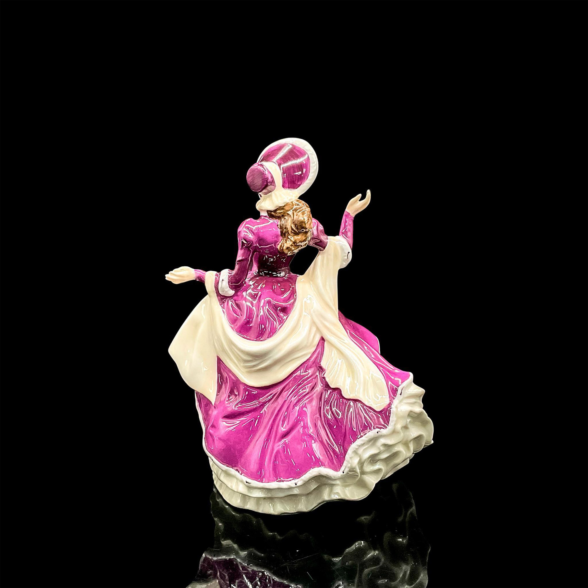 Christmas Day 2004 - HN4558 - Royal Doulton Figurine - Image 2 of 3