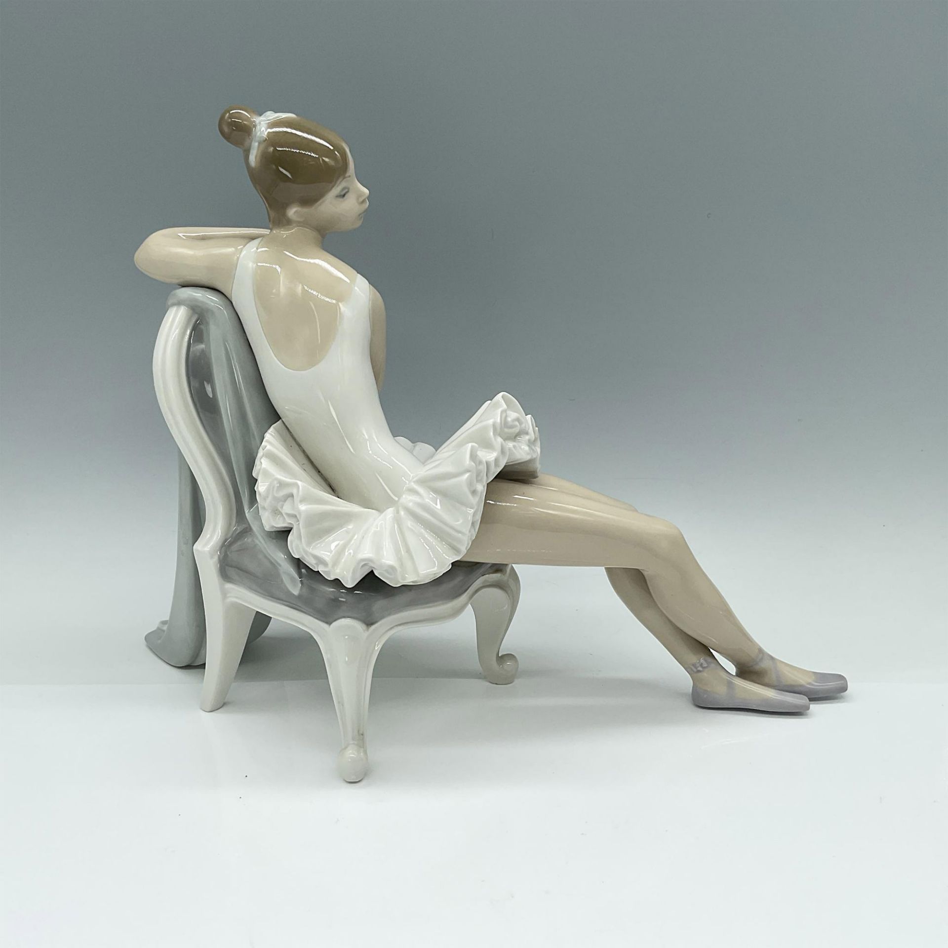 Classic Dancer 1004847 - Lladro Porcelain Figurine - Image 2 of 3