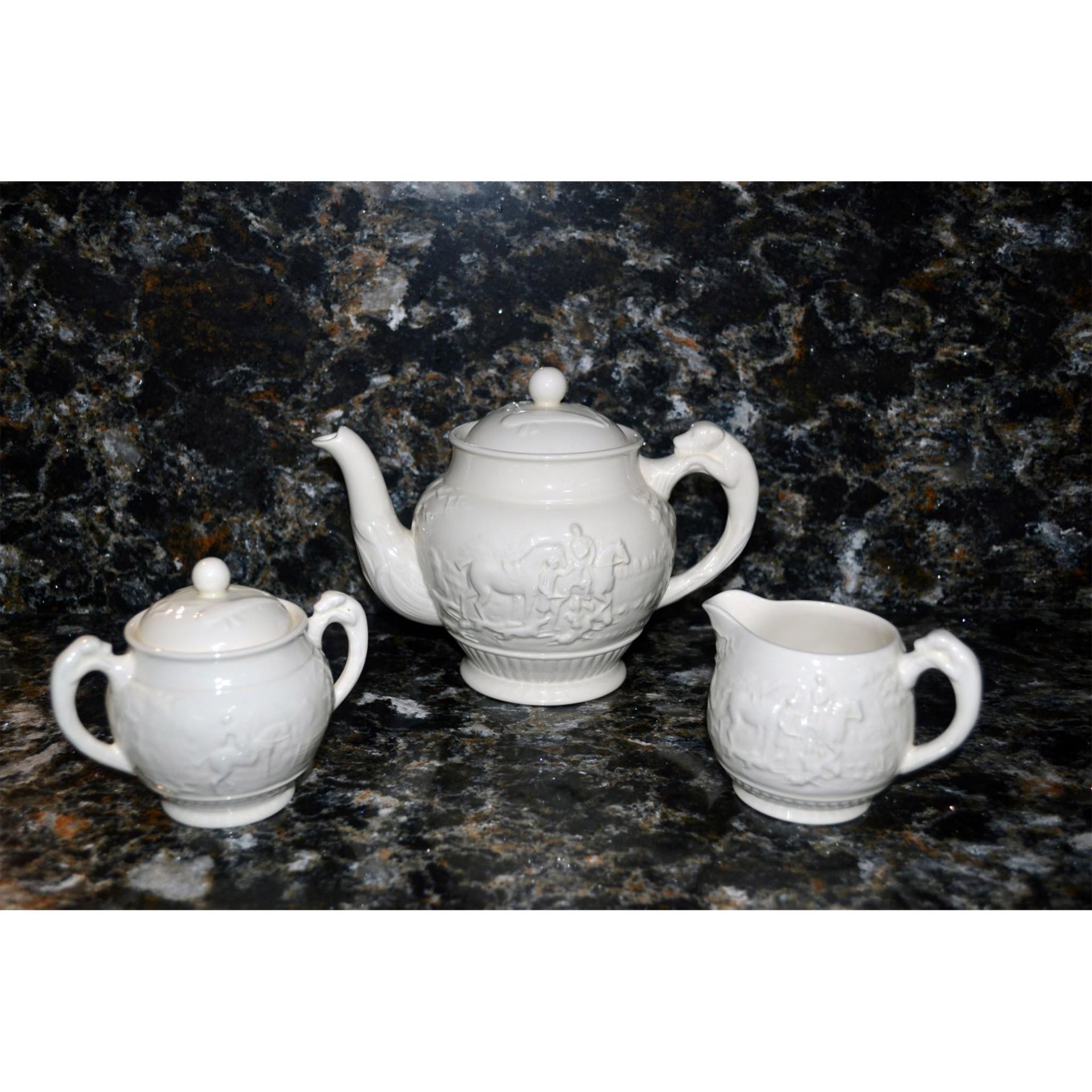 Wedgwood Porcelain Tea Set, Cream & C. Sugar, 5 Pieces, Signed By Lord Wedgwood - Bild 4 aus 5
