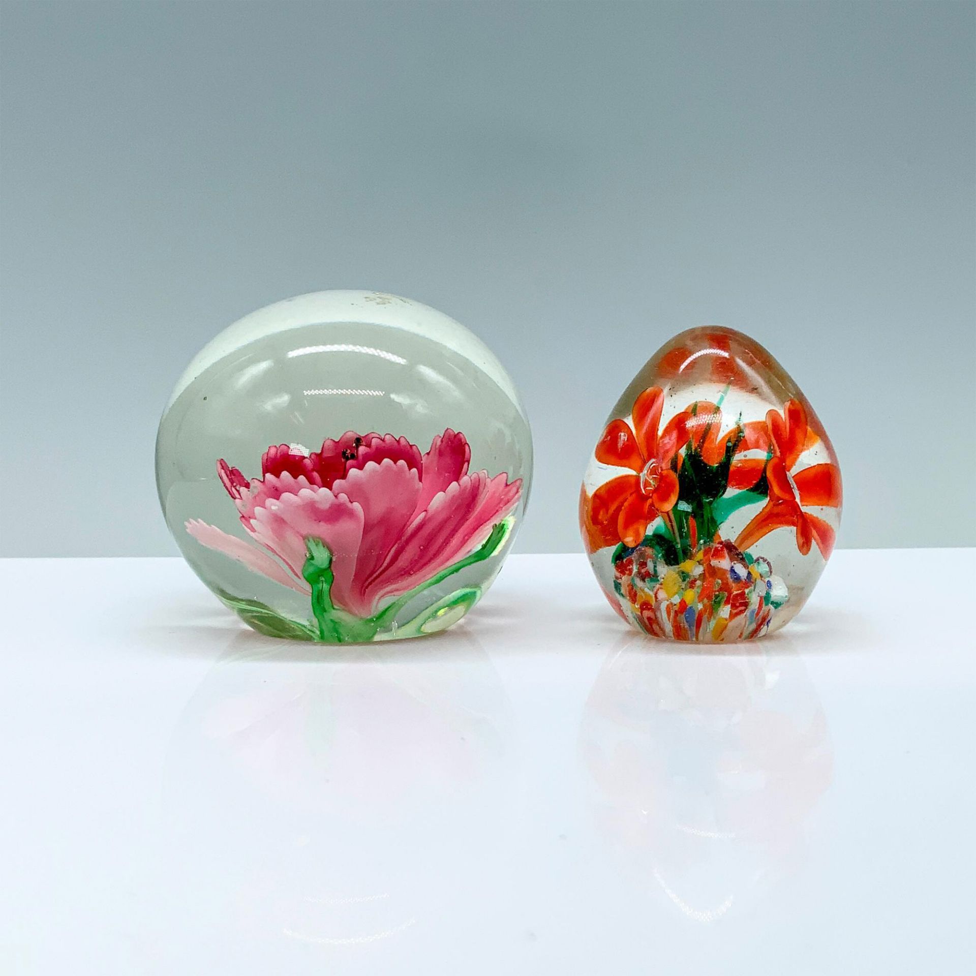 2pc Floral Motif Art Glass Paperweights - Image 2 of 3