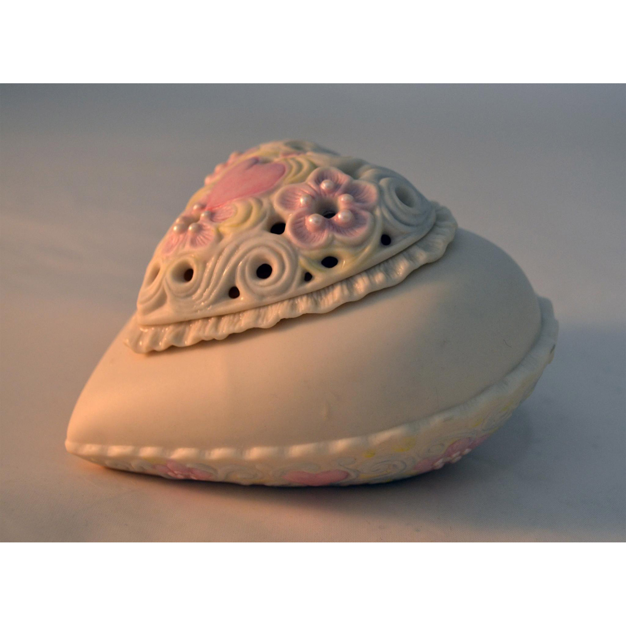 Cybis Porcelain Pastel Lidded Heart Box, Thinking Of You - Bild 3 aus 6