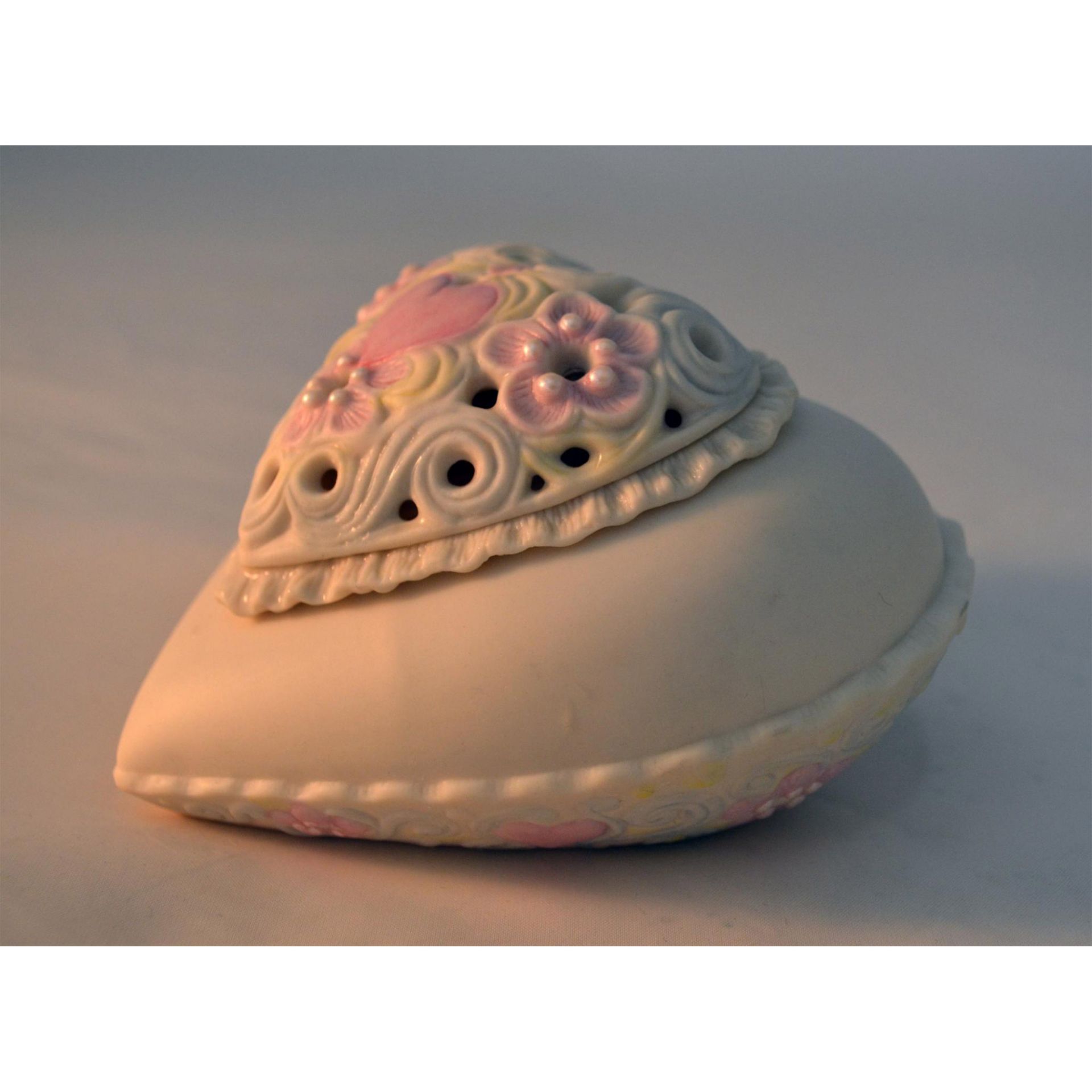 Cybis Porcelain Pastel Lidded Heart Box, Thinking Of You - Image 3 of 6
