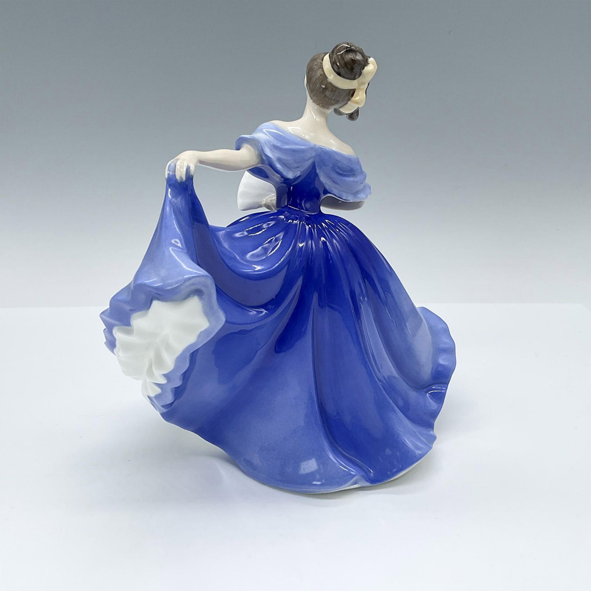 Elaine - HN2791 - Royal Doulton Porcelain Figurine - Bild 2 aus 3