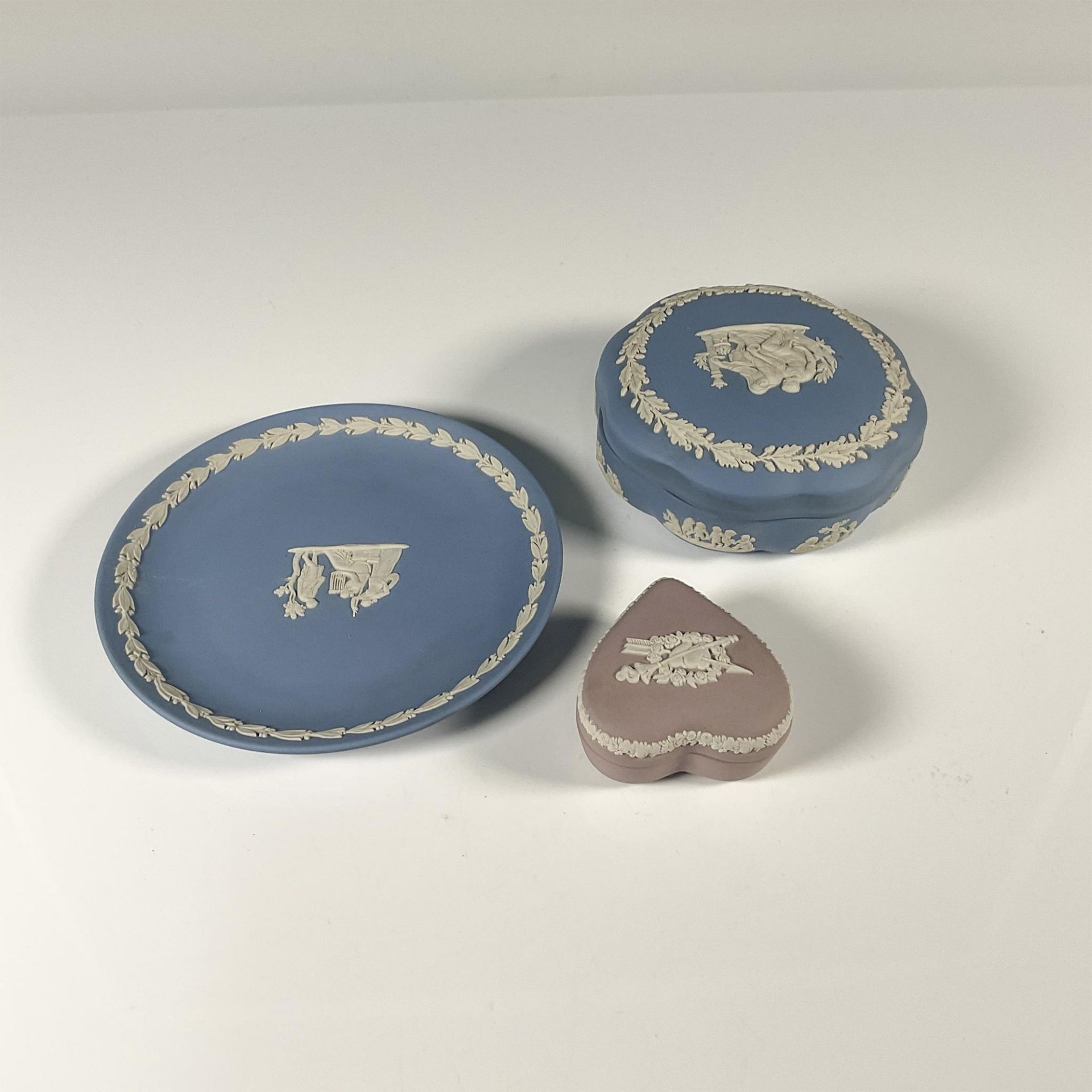 3pc Wedgwood Jasperware, Plate and Trinket Boxes - Image 2 of 3