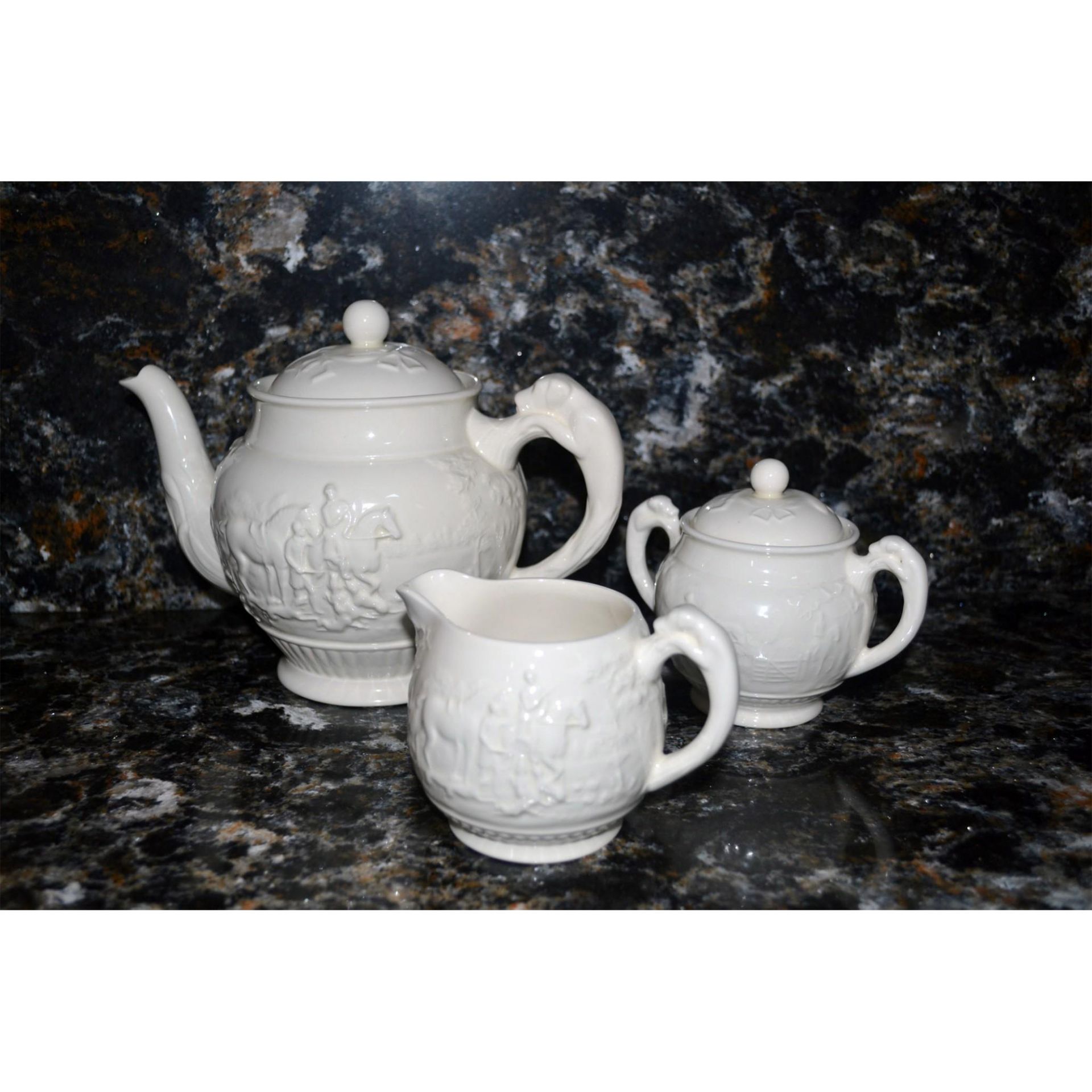 Wedgwood Porcelain Tea Set, Cream & C. Sugar, 5 Pieces, Signed By Lord Wedgwood - Bild 3 aus 5