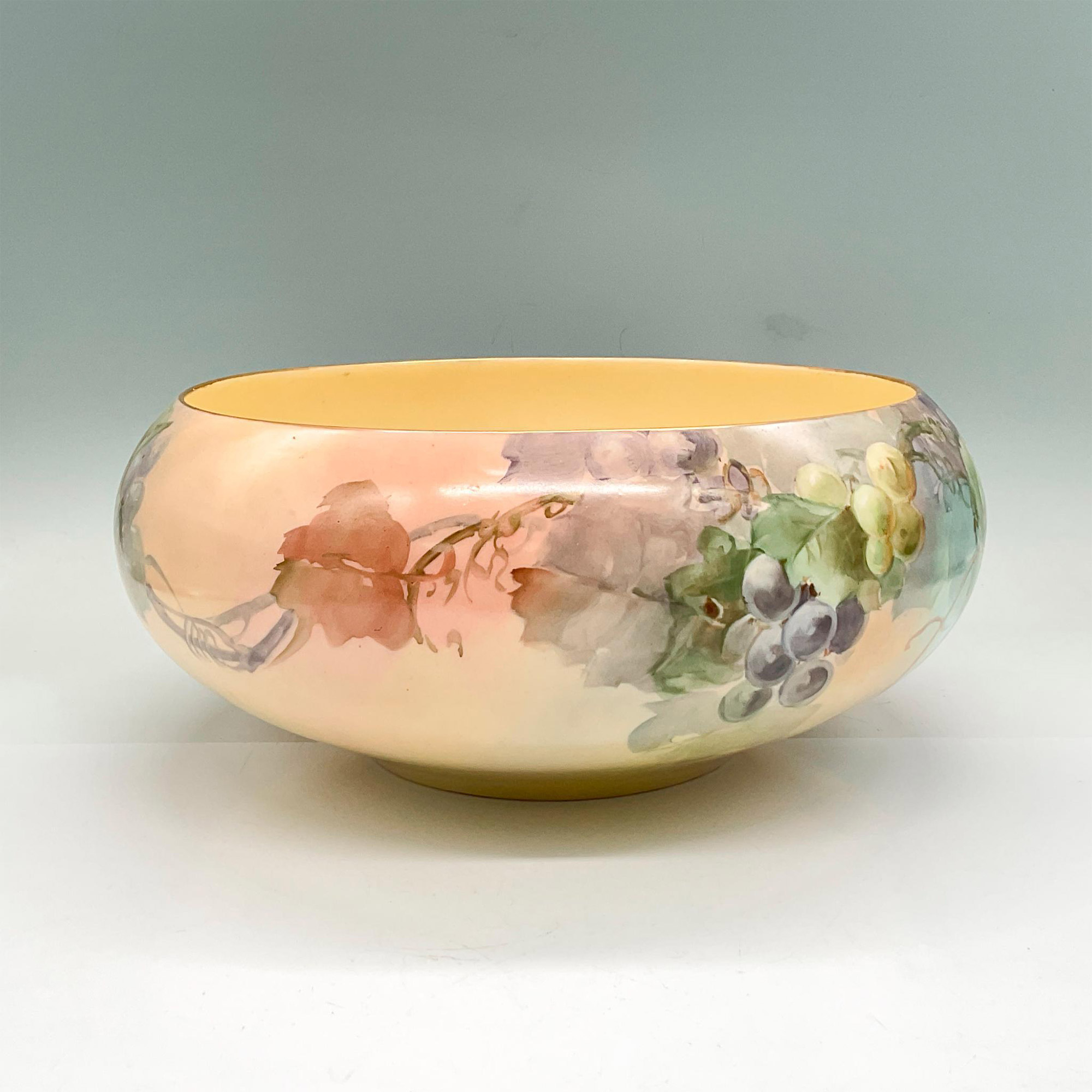 Belleek Willets Large Porcelain Bowl, Grapes - Image 2 of 3