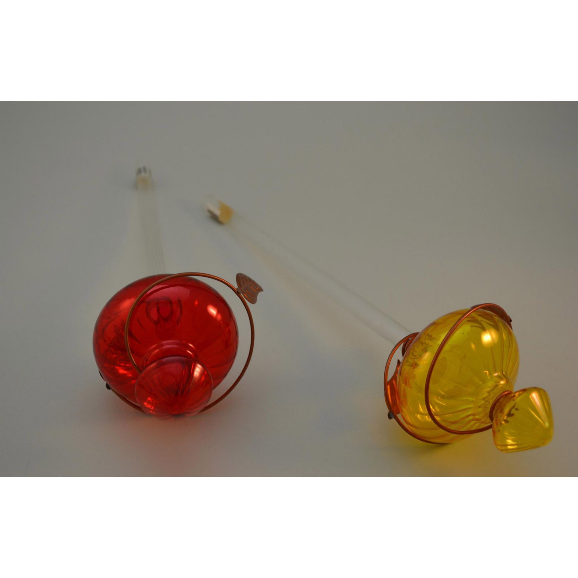 Bird Brain Art Glass Forget Me Not Watering Stakes In Red And Yellow Glass Bulbs, Pair - Bild 3 aus 3