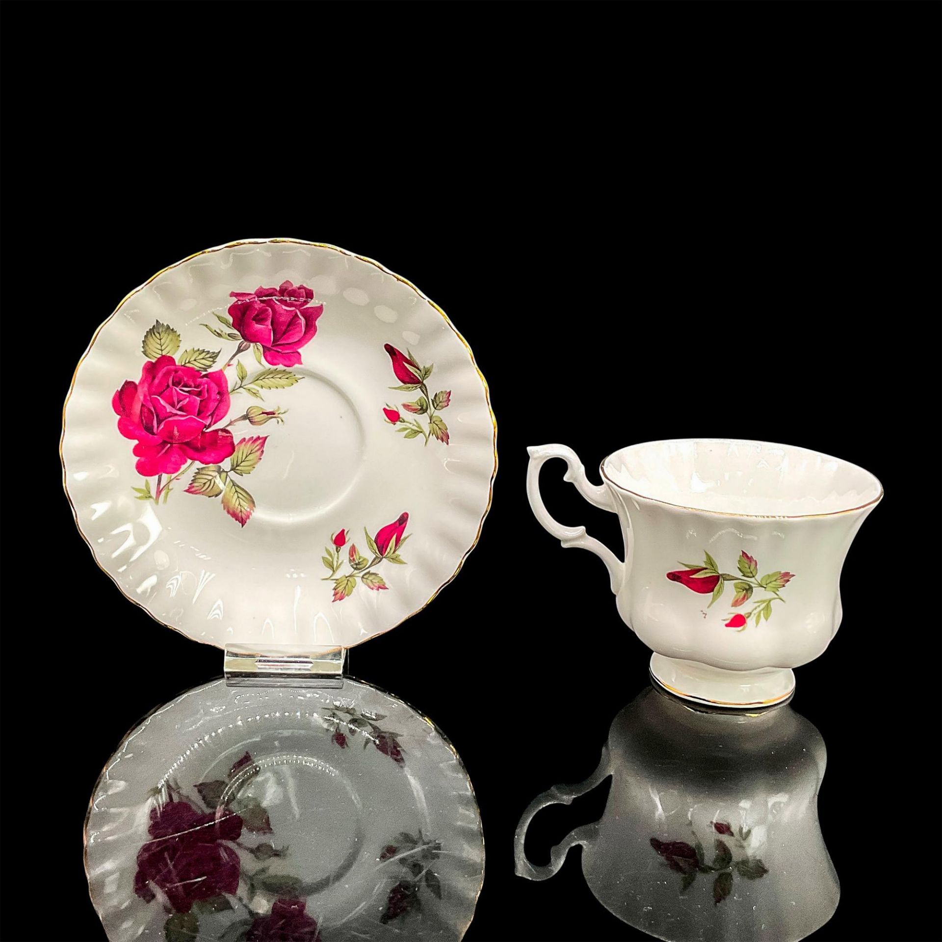 2pc Royal Albert Cup and Saucer, Magenta Roses - Image 2 of 3