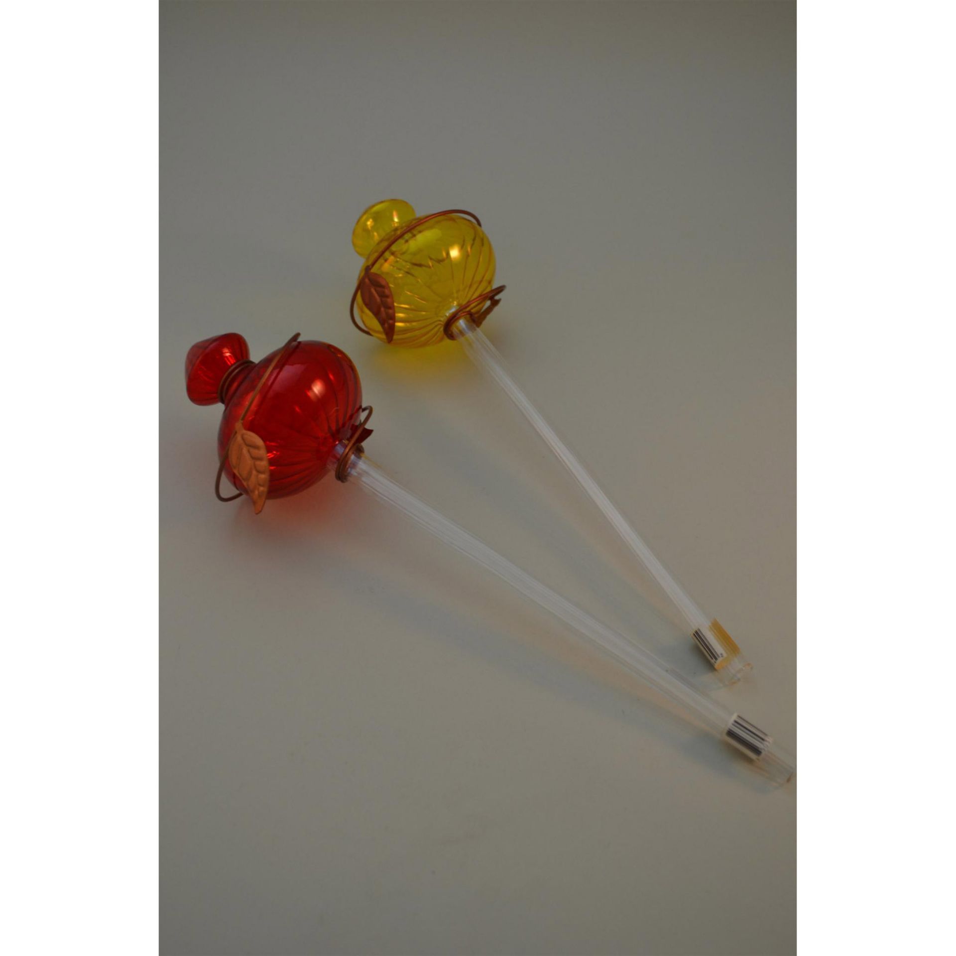 Bird Brain Art Glass Forget Me Not Watering Stakes In Red And Yellow Glass Bulbs, Pair - Bild 2 aus 3