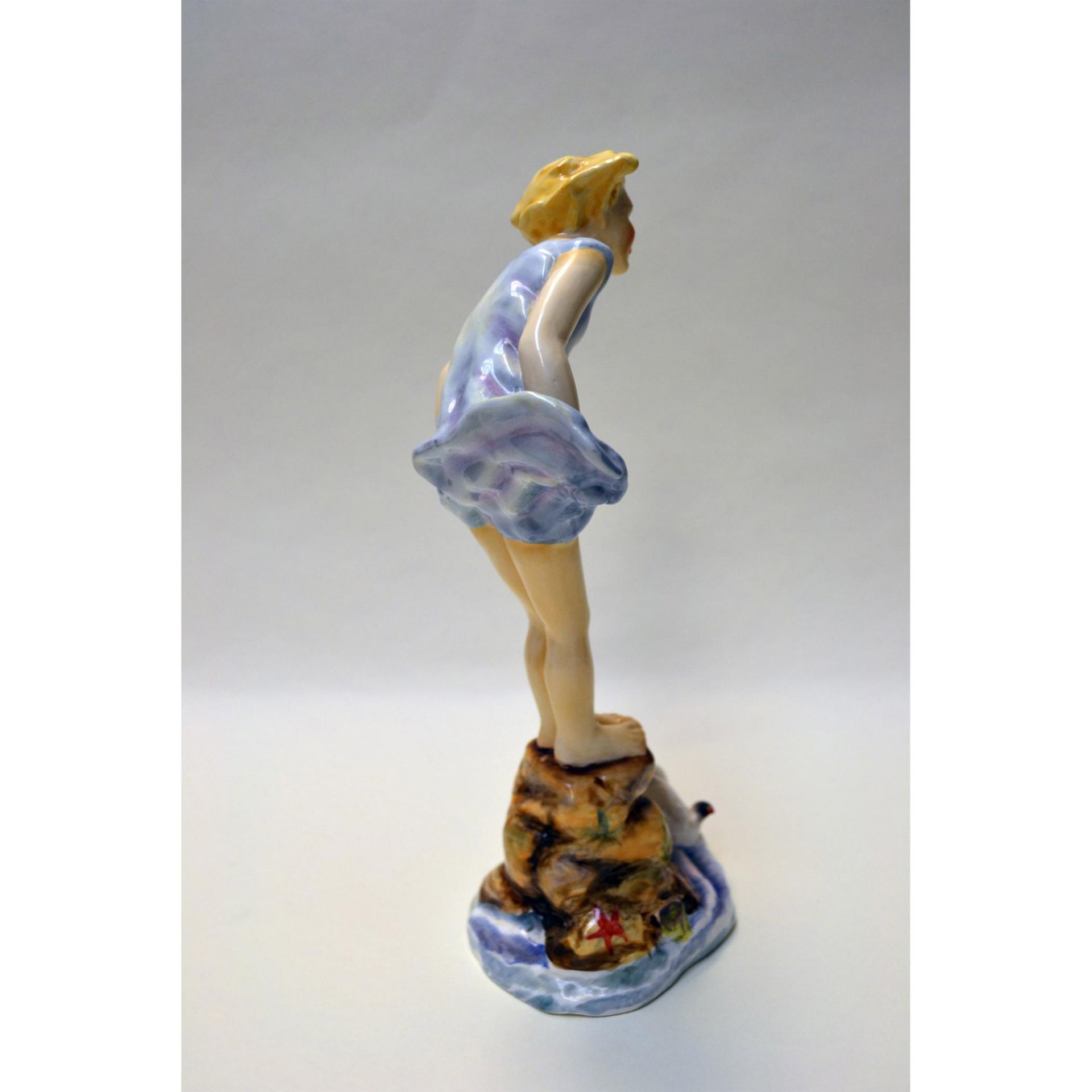 Royal Worcester Porcelain Sea Breeze Girl Figurine, Puce Mark, F.G.Doughty - Bild 4 aus 6