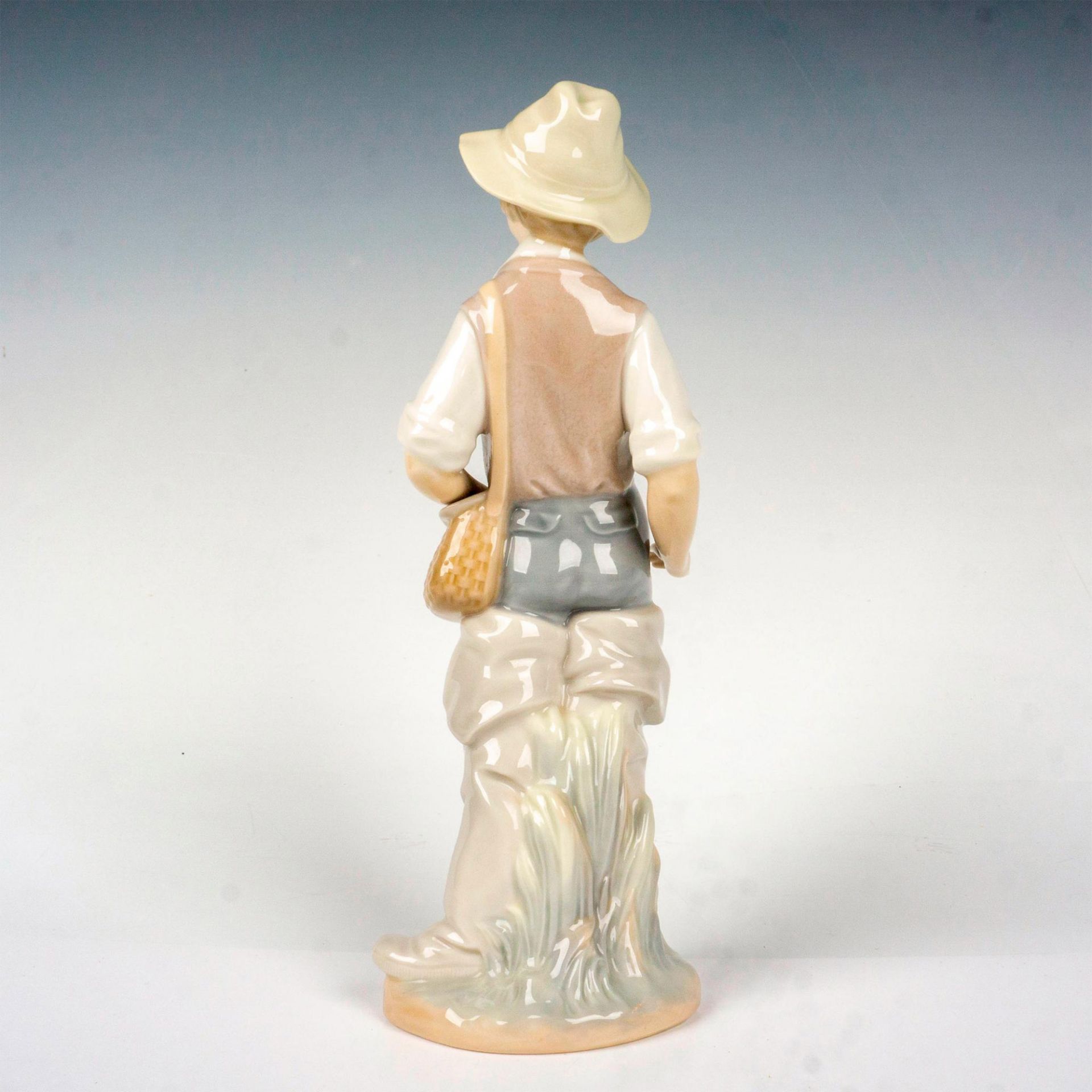 Going Fishing 1004809 - Lladro Porcelain Figurine - Image 2 of 3