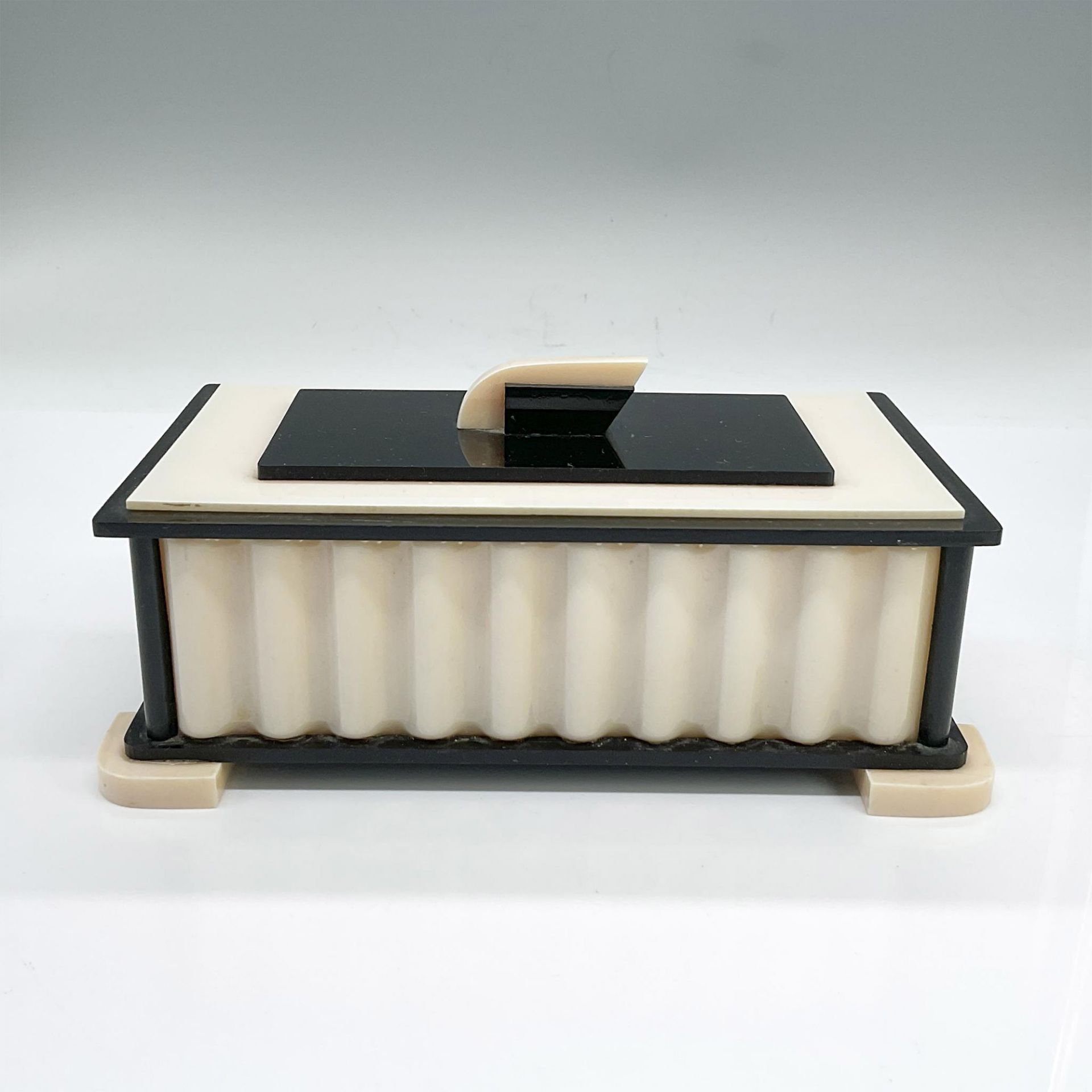 Bakelite Art Deco Vanity Dresser Jewelry Box - Image 3 of 4