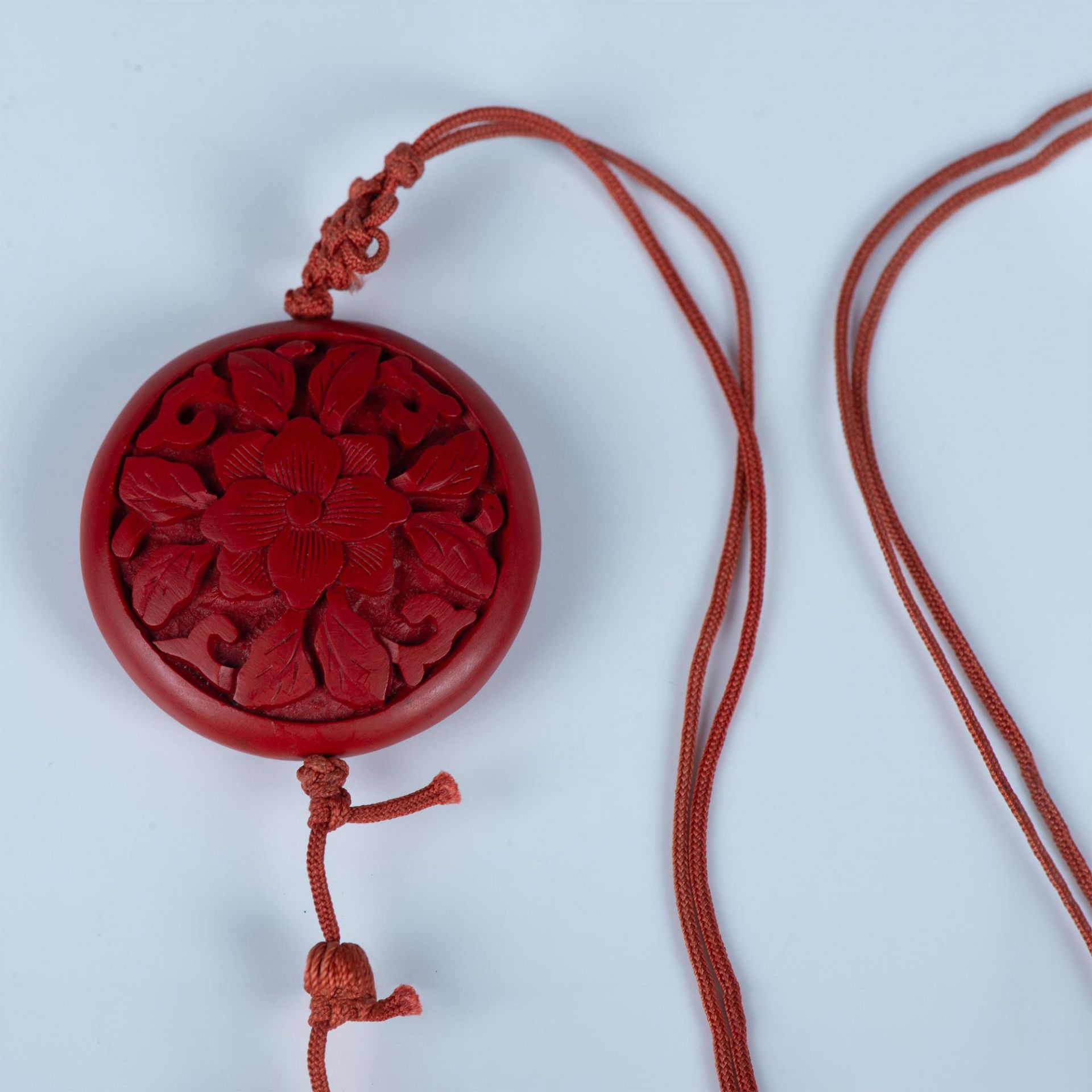 Beautiful Chinese Ornately Carved Cinnabar Floral Necklace - Image 4 of 4