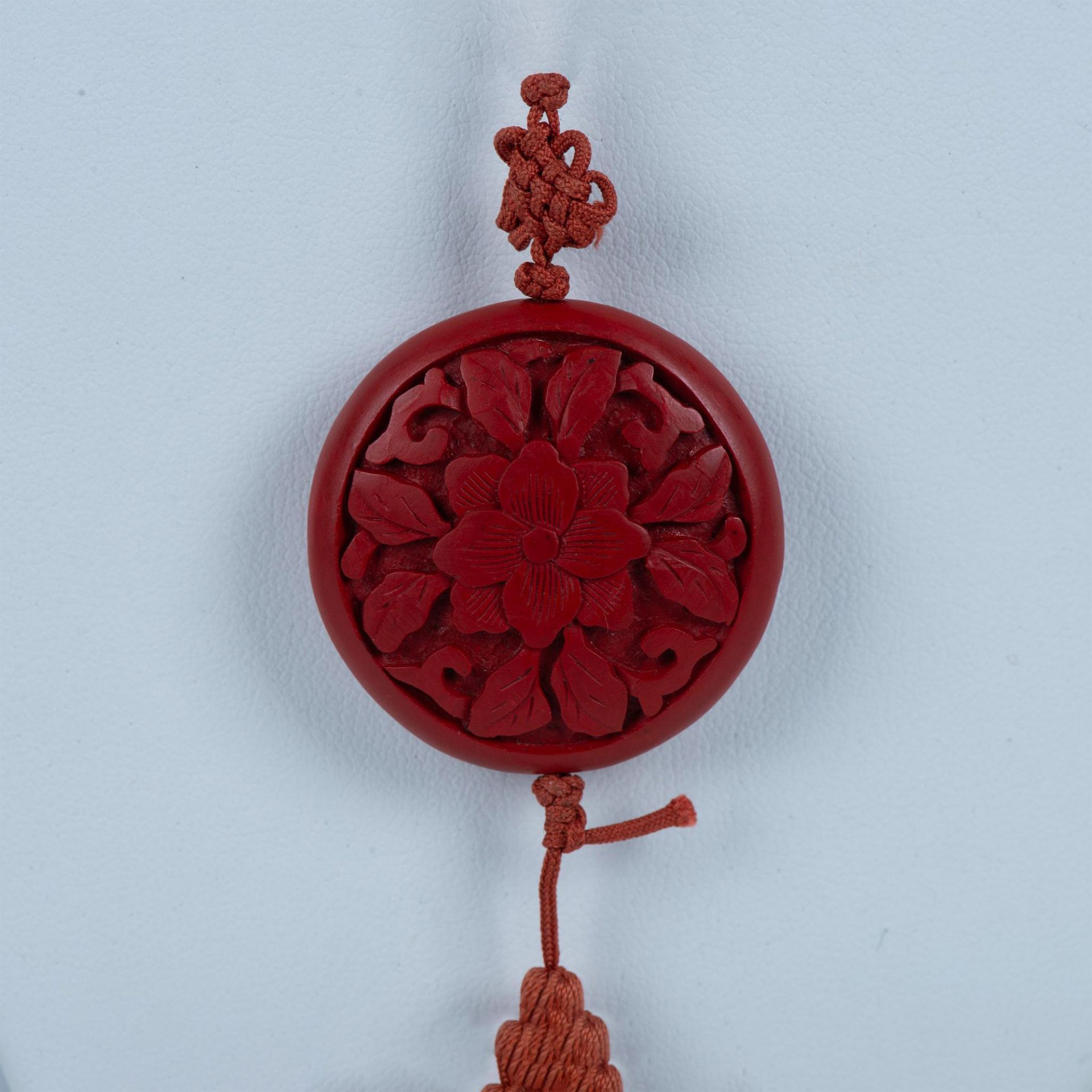 Beautiful Chinese Ornately Carved Cinnabar Floral Necklace - Image 2 of 4