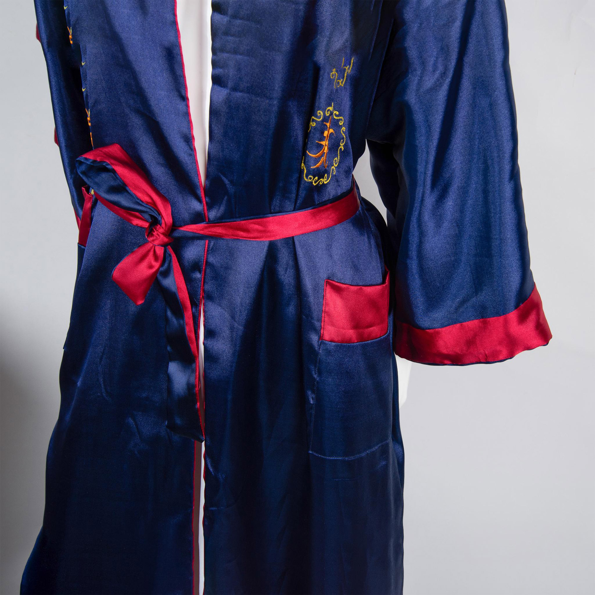 Asian Embroidered Reversible Kimono Robe with Sash - Bild 3 aus 7