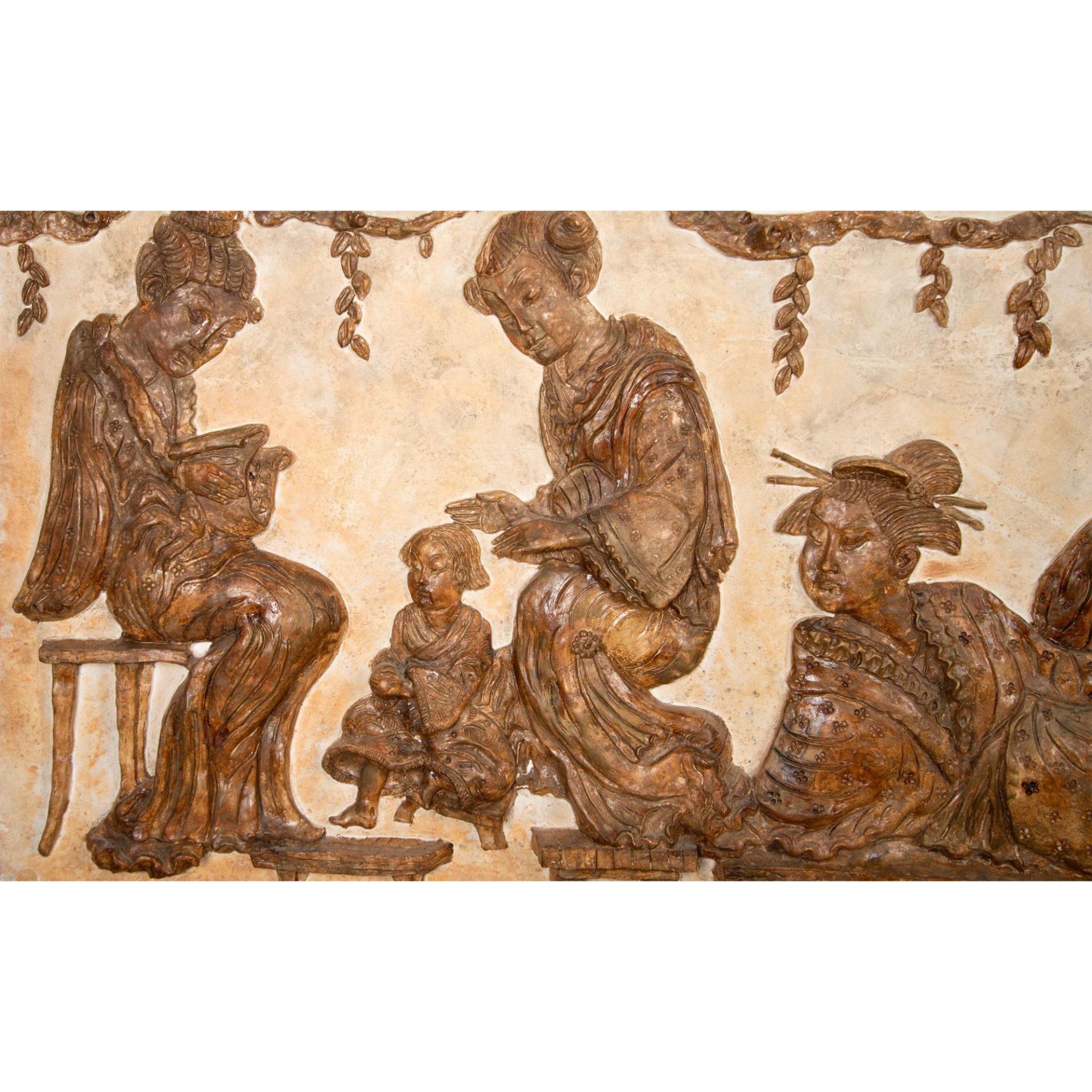 Gilded Plaster, Chinoiserie Figurative Composition - Bild 2 aus 7