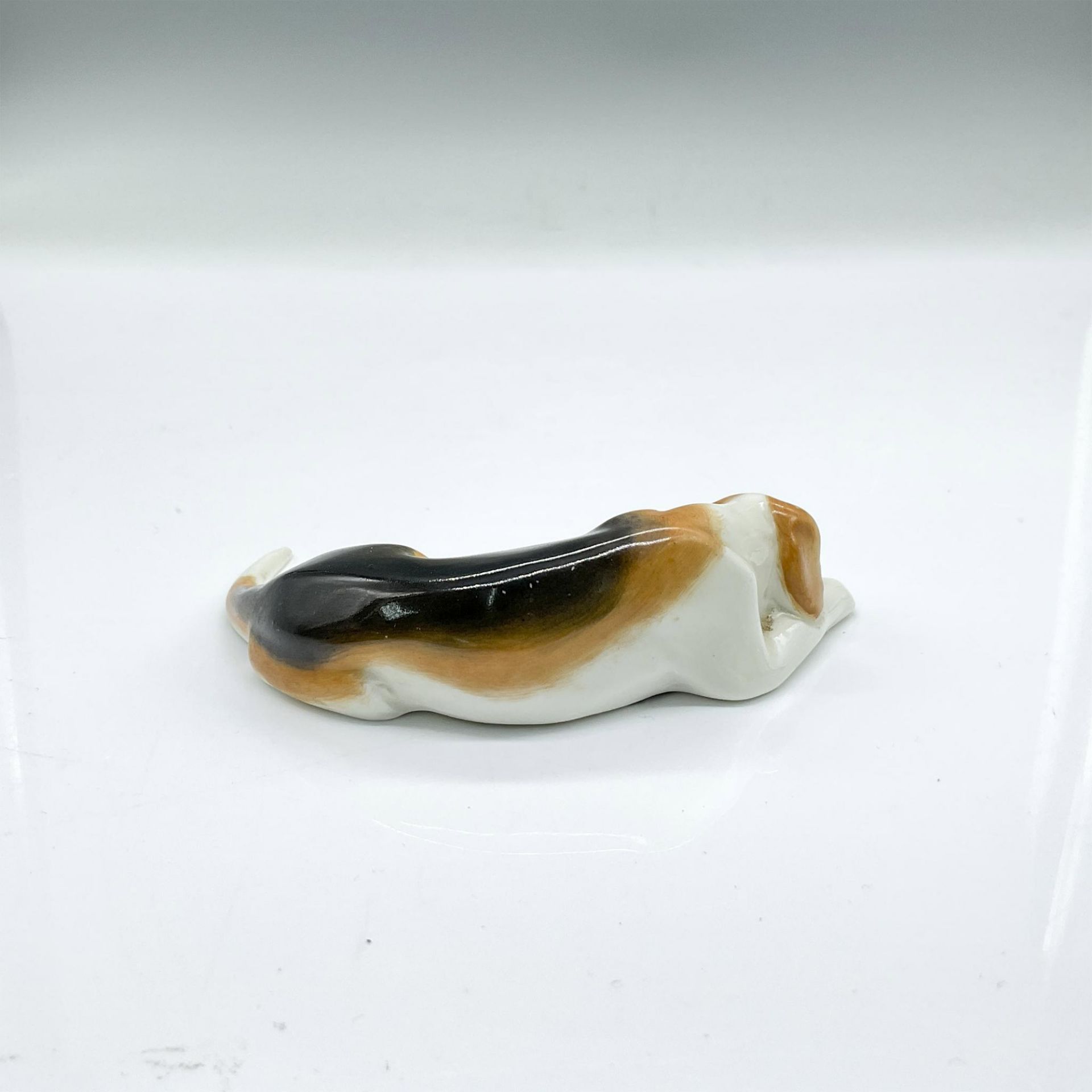 Royal Worcester Figurine, Laying Beagle - Image 2 of 3