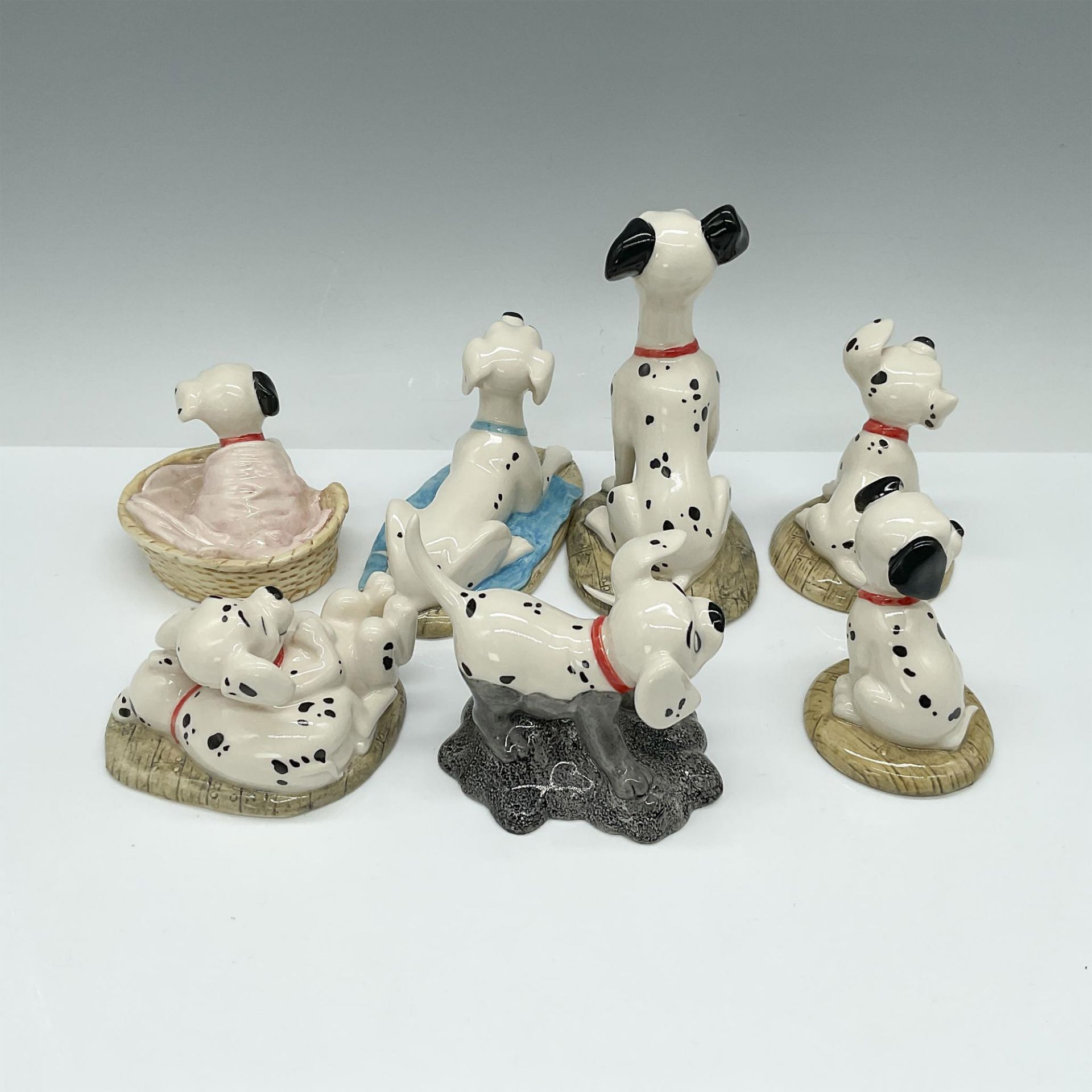 7pc Royal Doulton Disney Figurines, 101 Dalmatians Family - Image 2 of 3