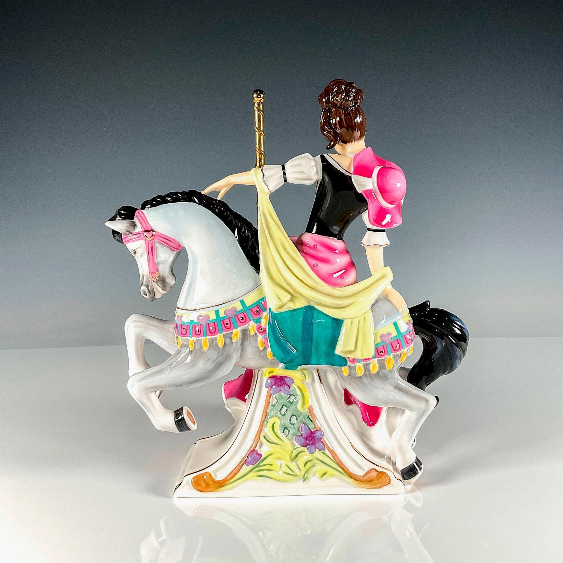 English Ladies Company Figurine, Fairground Attraction - Image 2 of 3