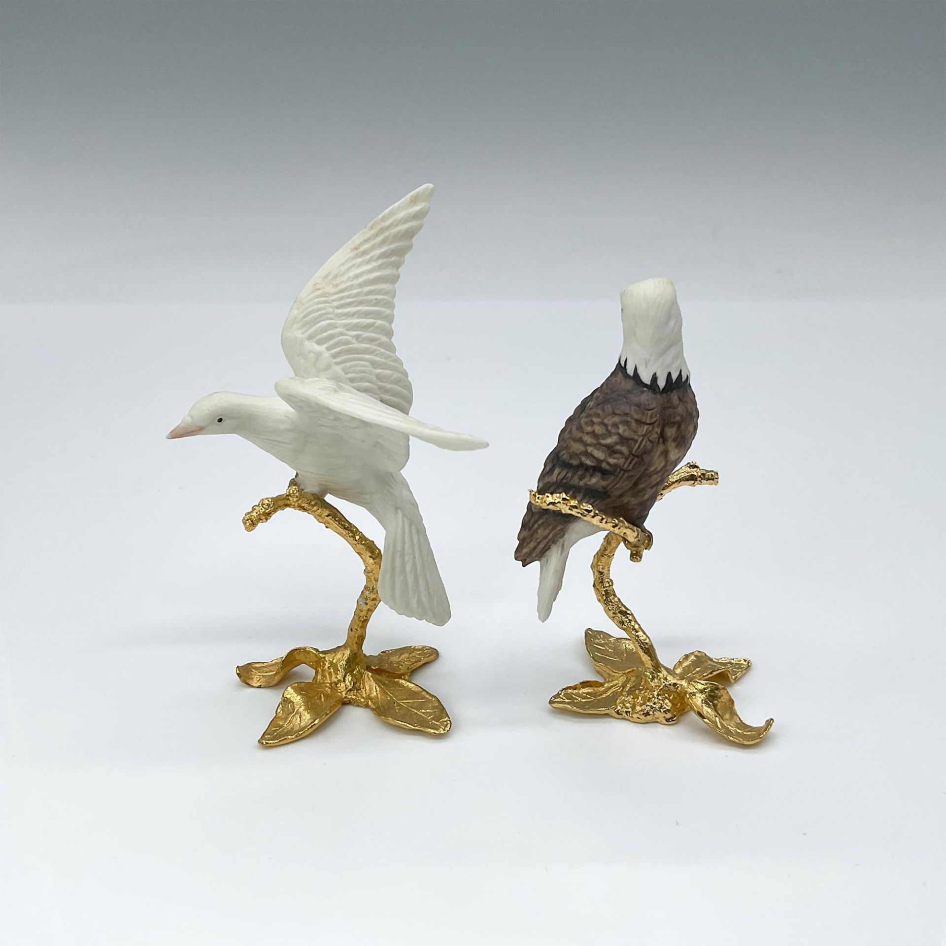 2pc Miniature Boehm Porcelain Birds on Gold Gilded Base - Bild 2 aus 3