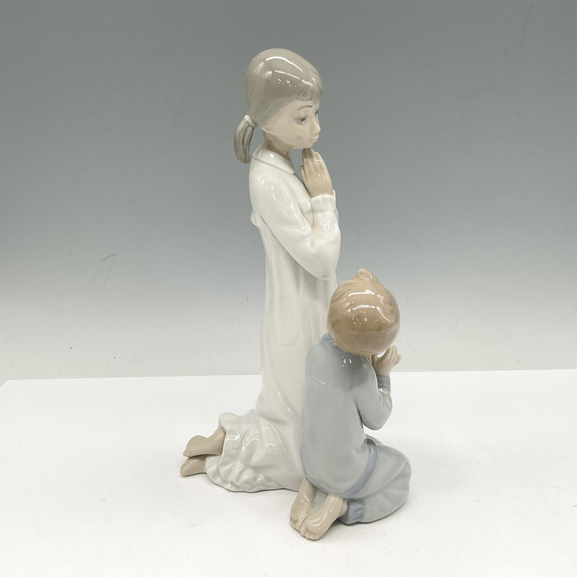 Lladro Porcelain Figurine, Teaching to Pray 1004779 - Image 3 of 4
