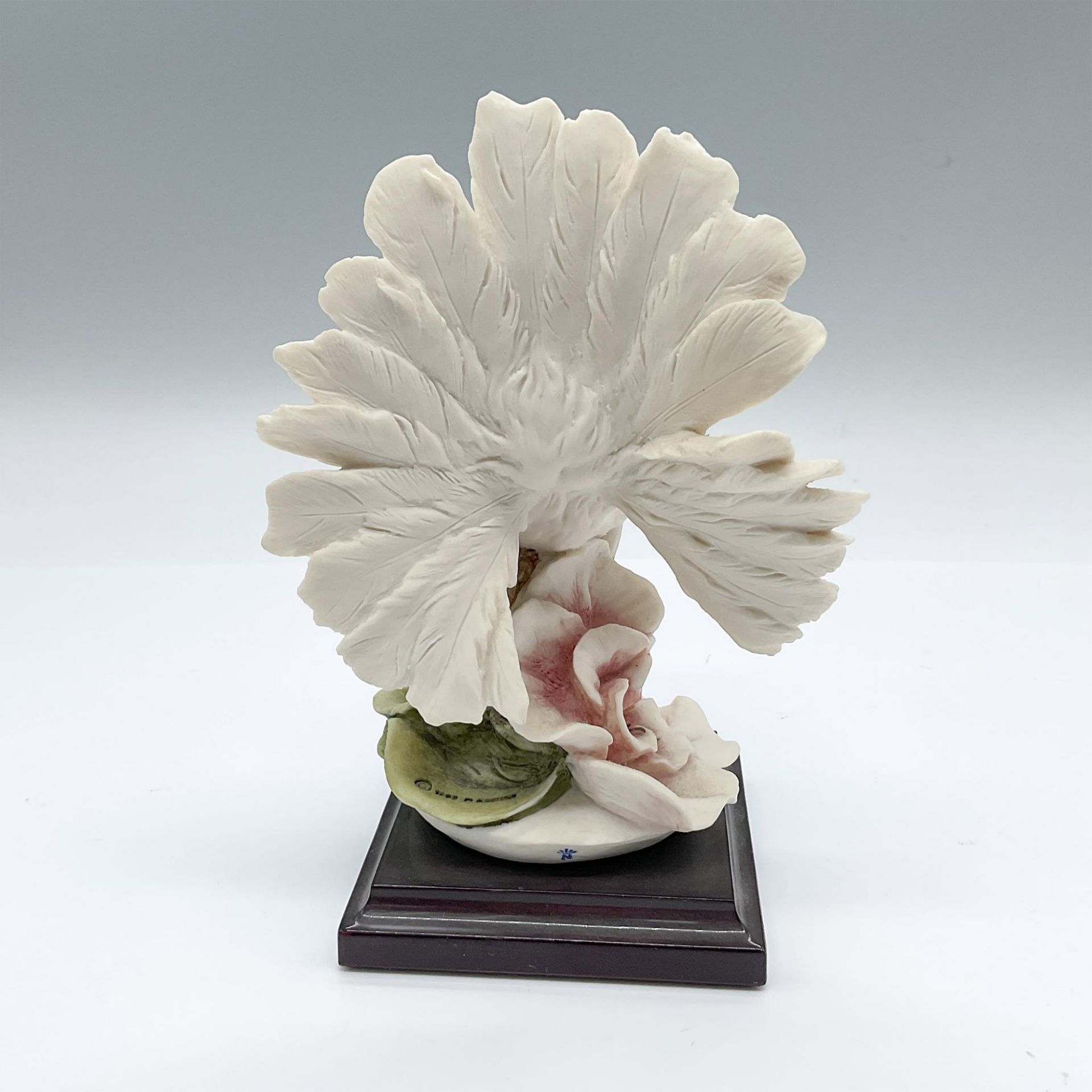 Florence Giuseppe Armani Figurine, Dove on Flower - Image 2 of 3