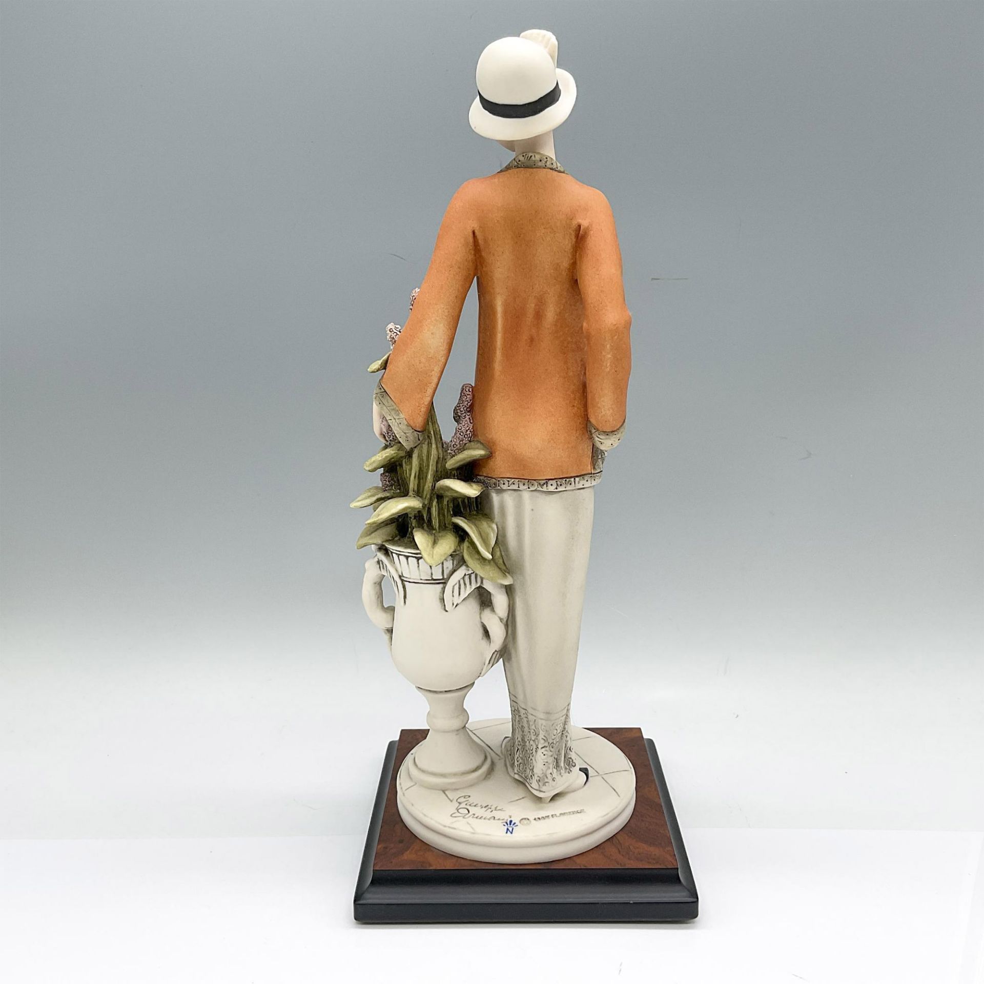 Florence Giuseppe Armani Figurine, Lady With Vase Of Flowers - Bild 2 aus 5