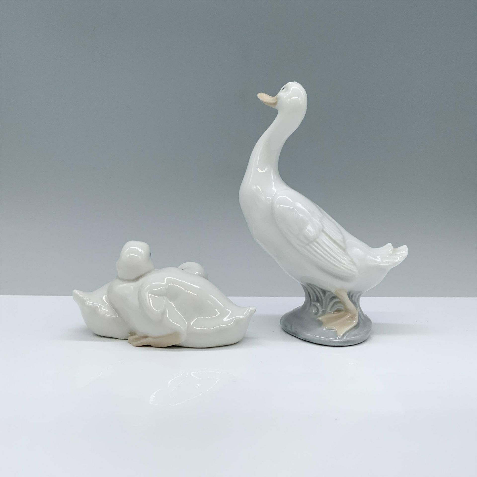 2pc Nao by Lladro Duck Figures, Optimistic Duck and 2 Ducks - Image 2 of 3