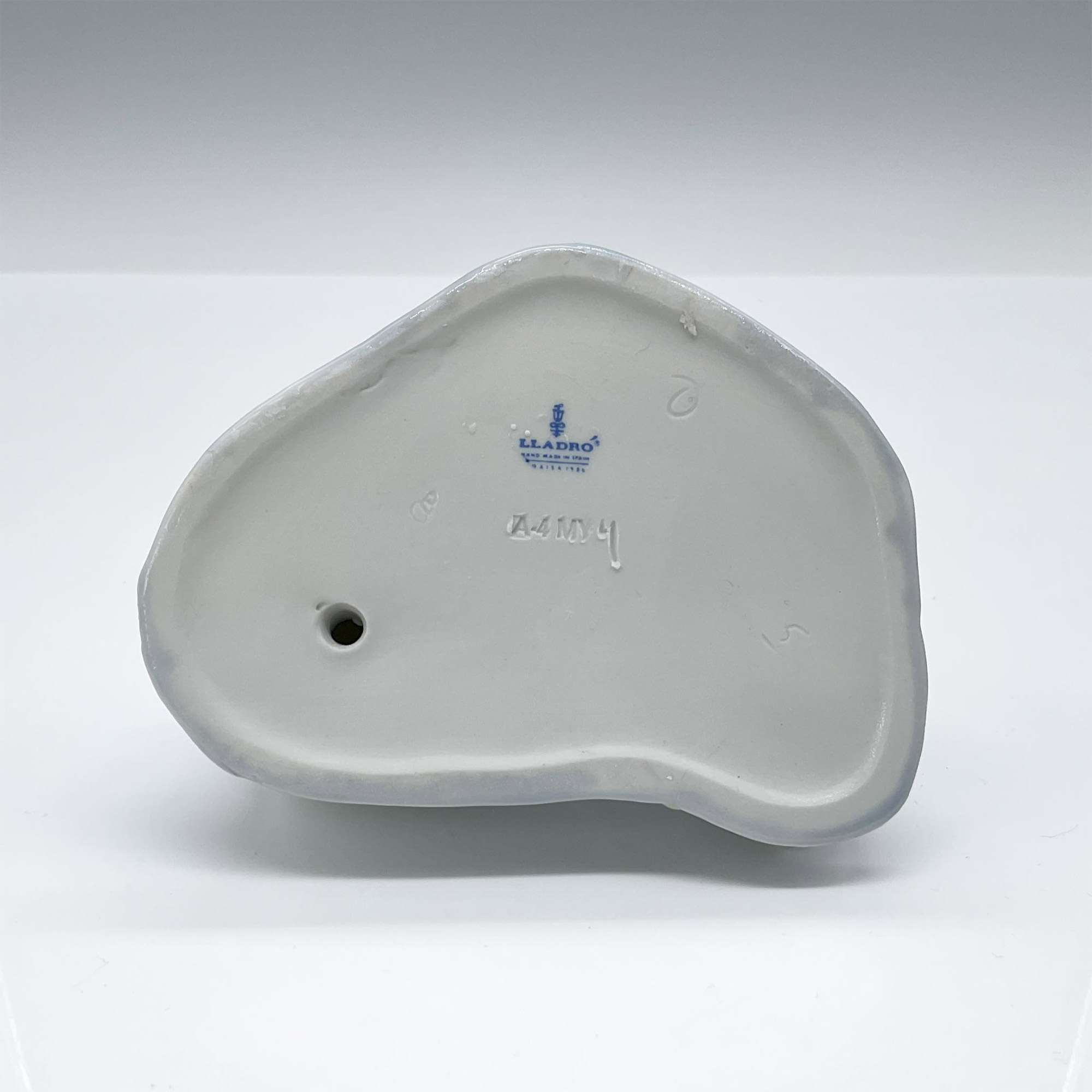 Miniature Polar Bear 1005434 - Lladro Porcelain Figurine - Image 3 of 3