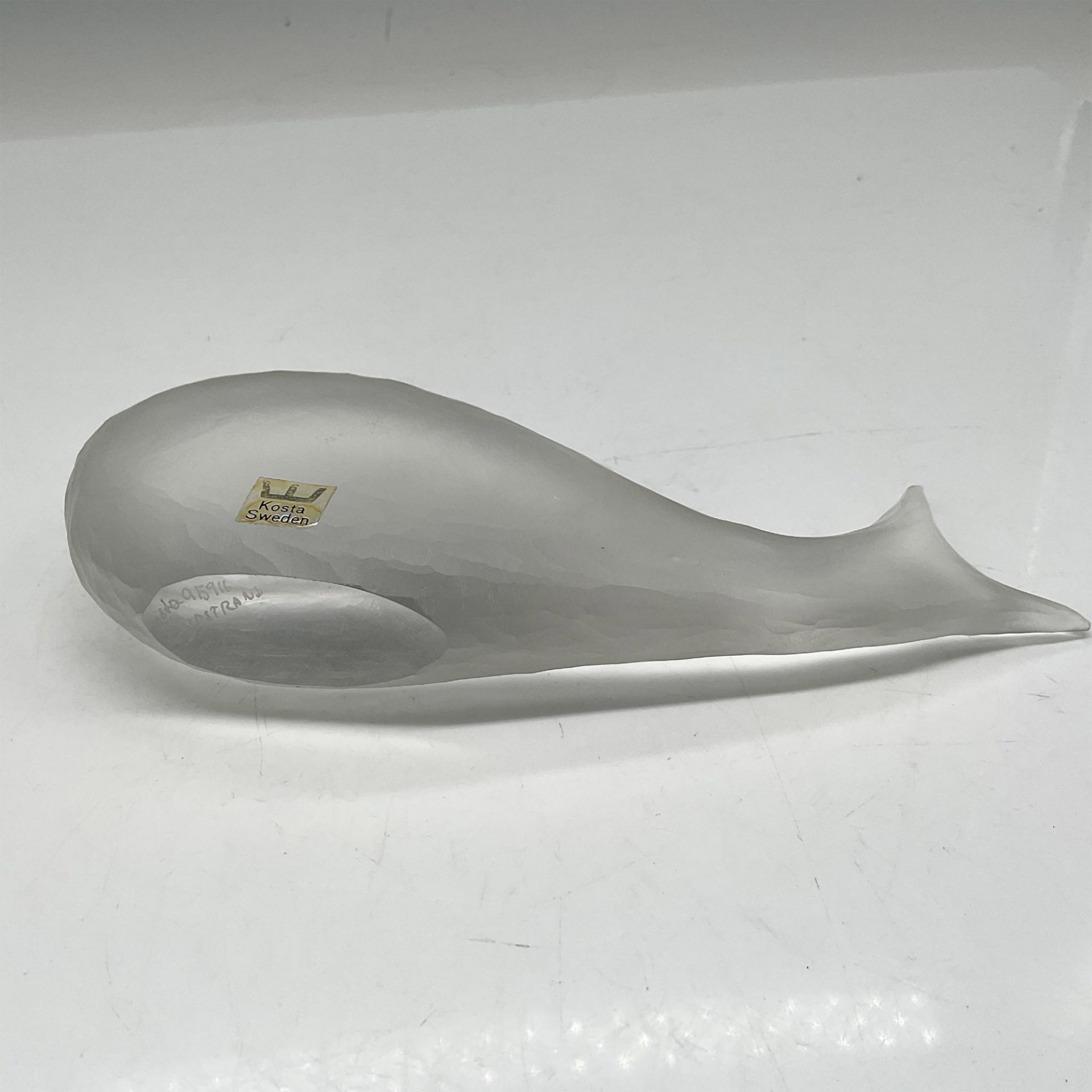 Kosta Boda Art Glass Whale, Signed - Bild 3 aus 3