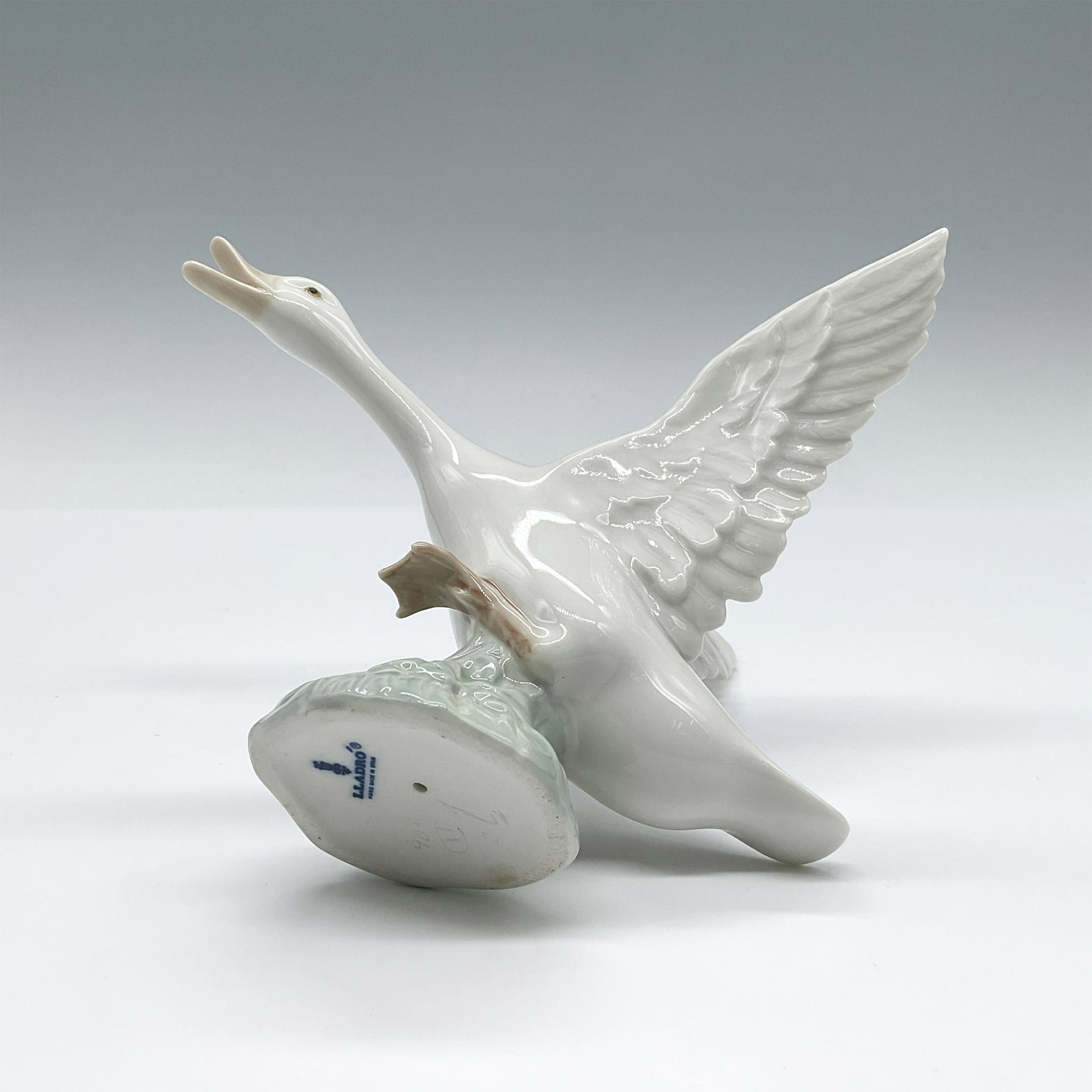 Lladro Porcelain Figurine, Duck Jumping 1001265 - Image 3 of 3