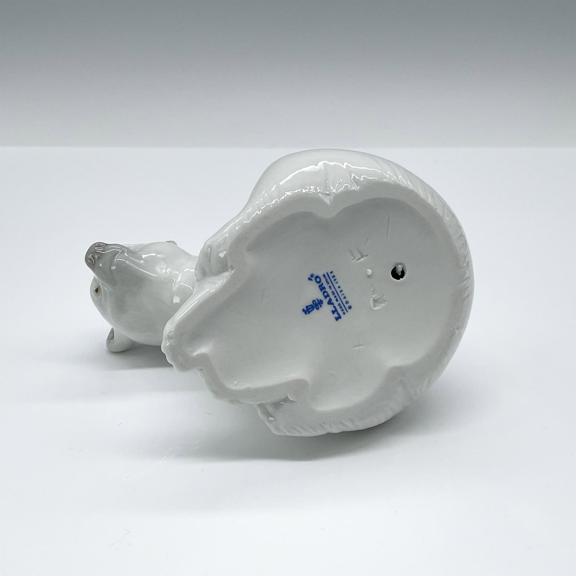 Seated Polar Bear 1001209 - Lladro Porcelain Figurine - Image 3 of 3