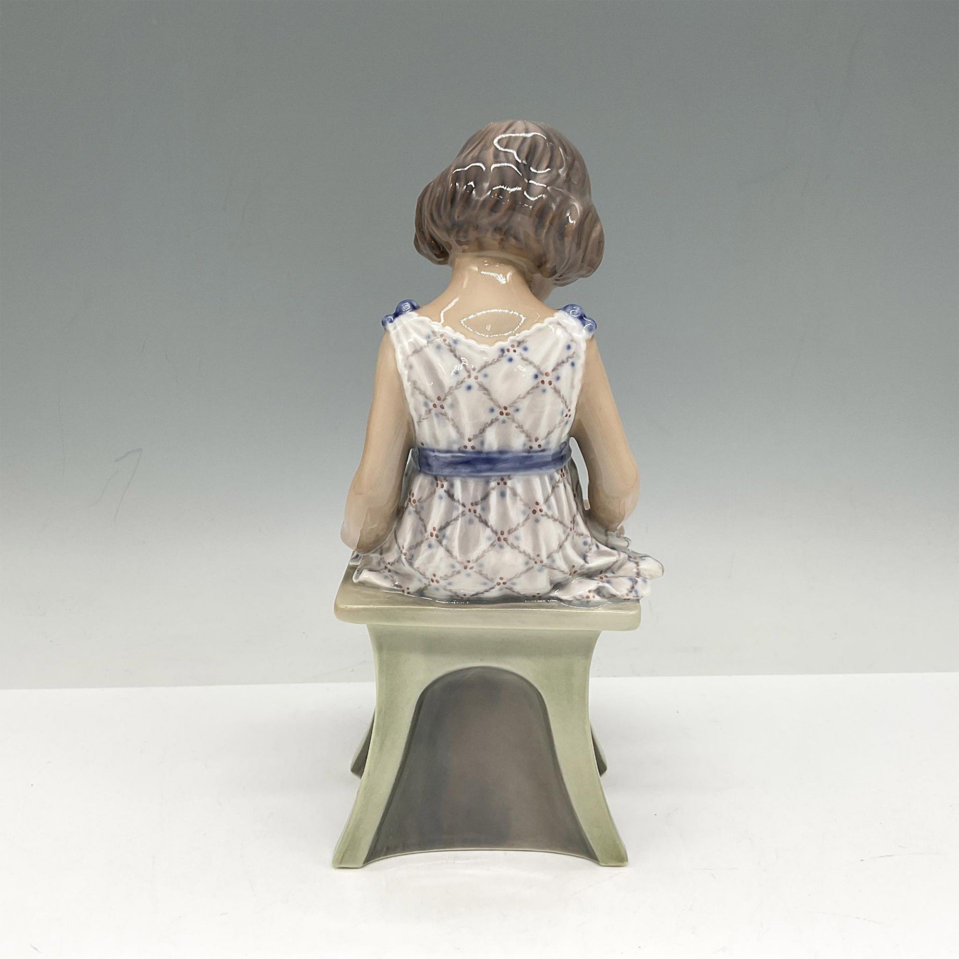 Dahl-Jensen Porcelain Figurine, Girl with Book - Bild 2 aus 3