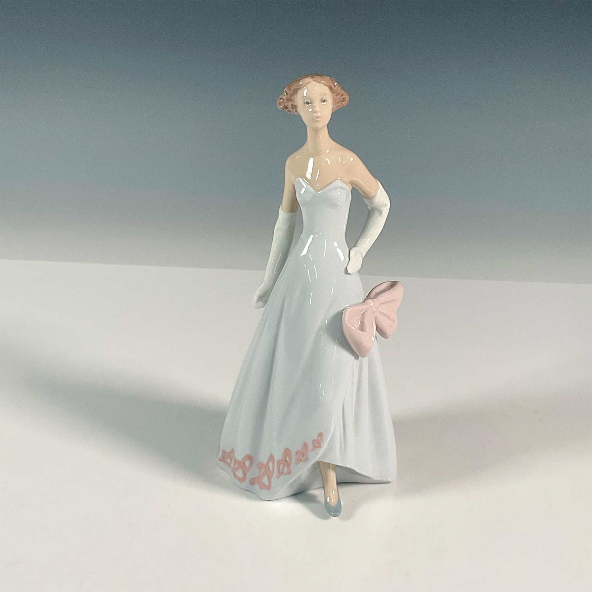 On The Runway 1006595 - Lladro Porcelain Figurine - Image 2 of 5