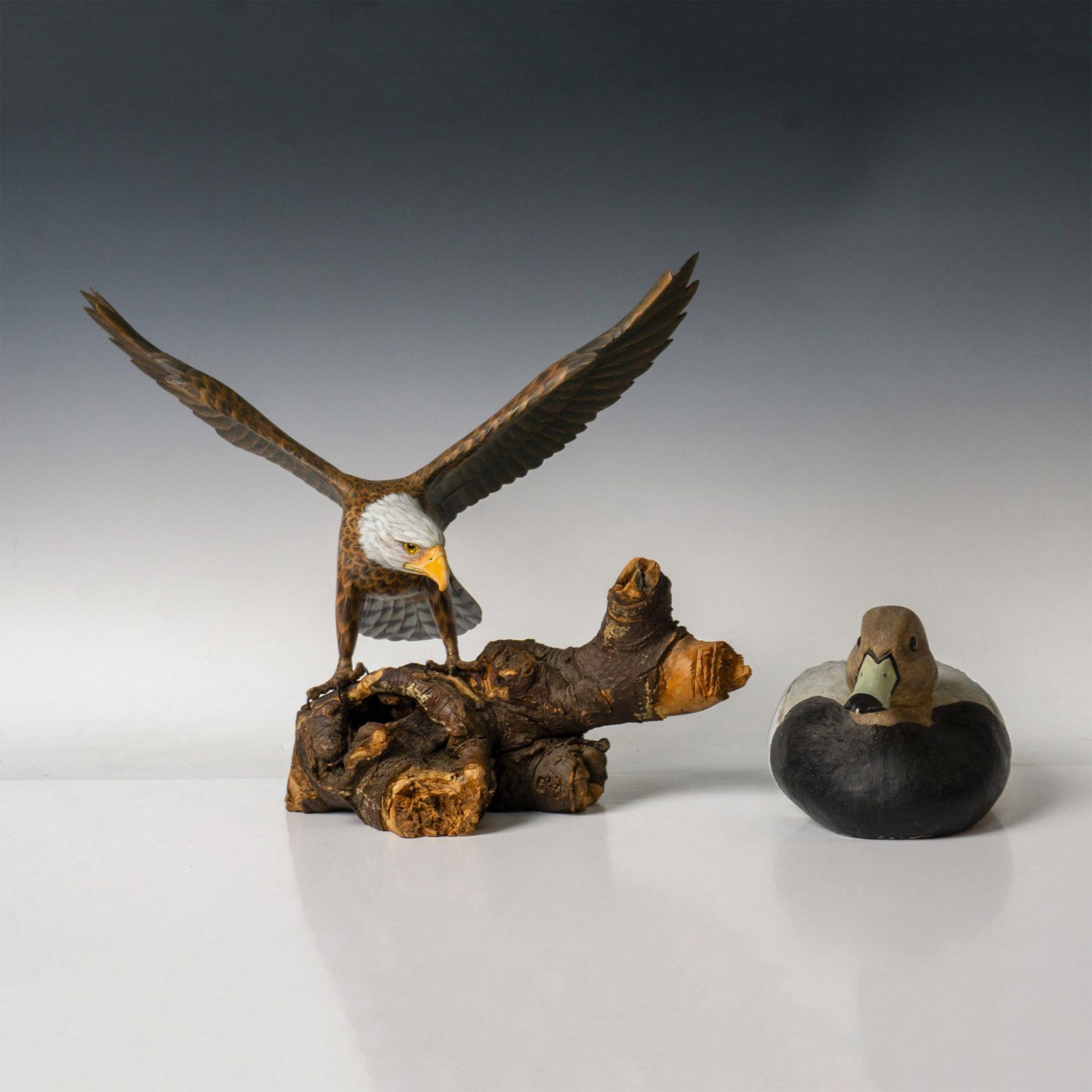 2pc Handpainted Bird Figurines, Duck Decoy and Bald Eagle - Bild 2 aus 8