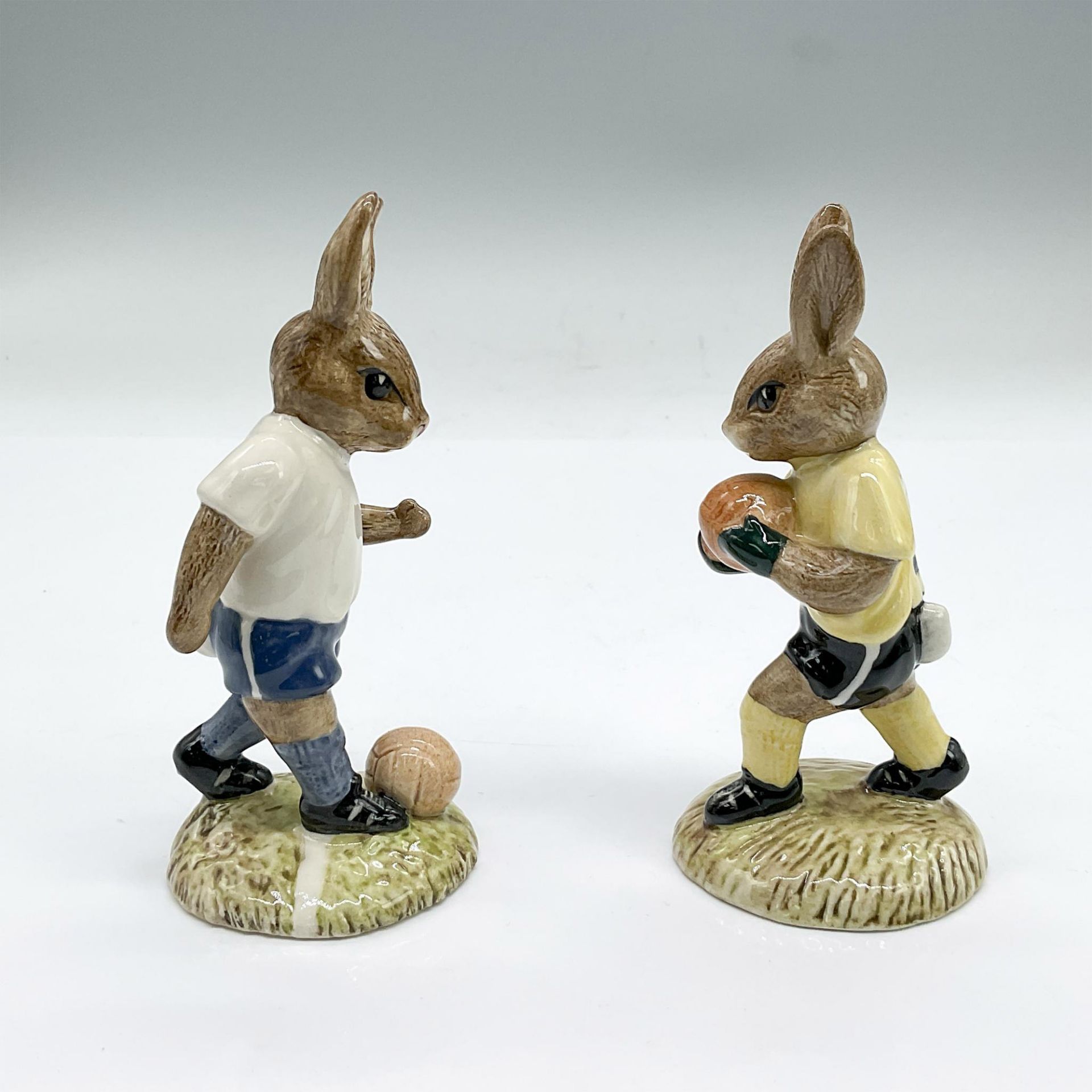 2pc Royal Doulton Bunnykins Figurines, Footballers - Bild 2 aus 4