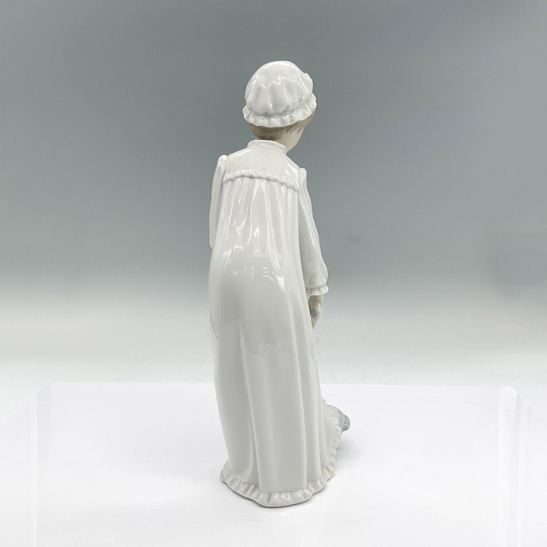 Nao By Lladro Porcelain Figurine, Girl In Nightgown - Image 2 of 3