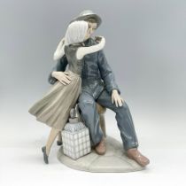 Lladro Porcelain Figurine, The Kiss 1004888