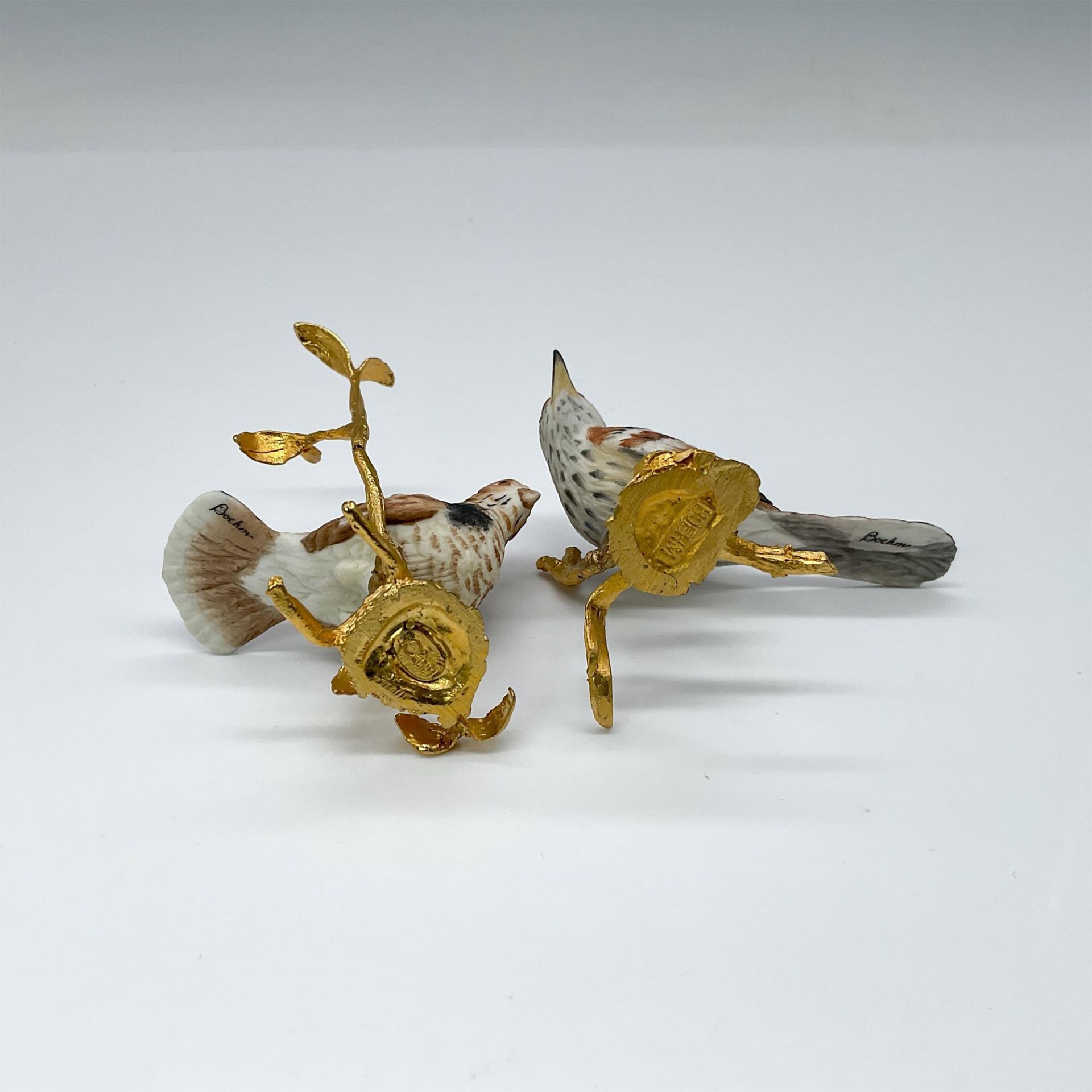 2pc Miniature Boehm Porcelain Birds on Gold Gilded Base - Bild 3 aus 3