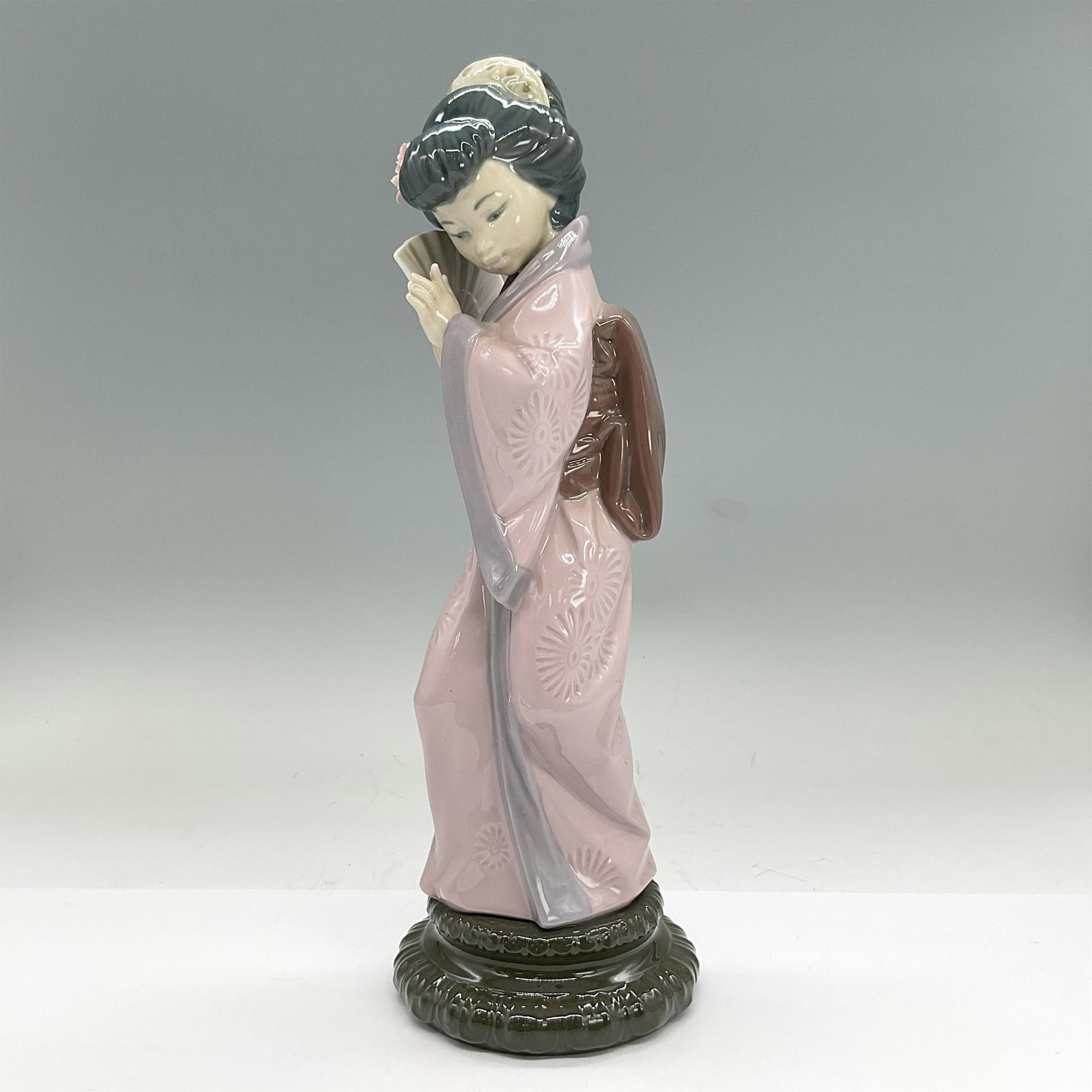 Lladro Porcelain Figurine, Chrysanthemum 1004990