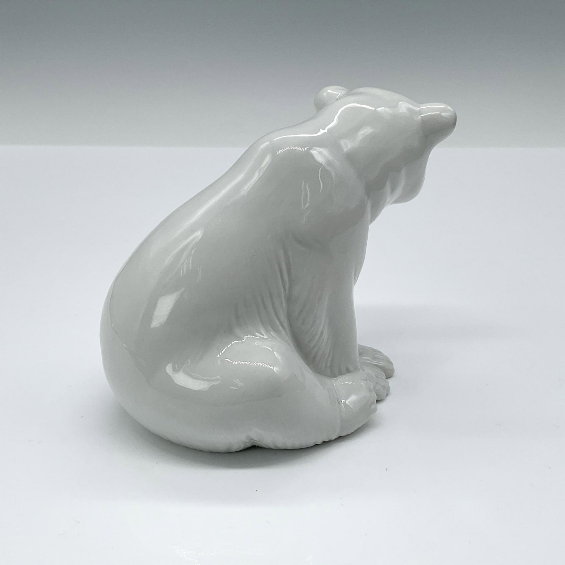 Seated Polar Bear 1001209 - Lladro Porcelain Figurine - Image 2 of 3