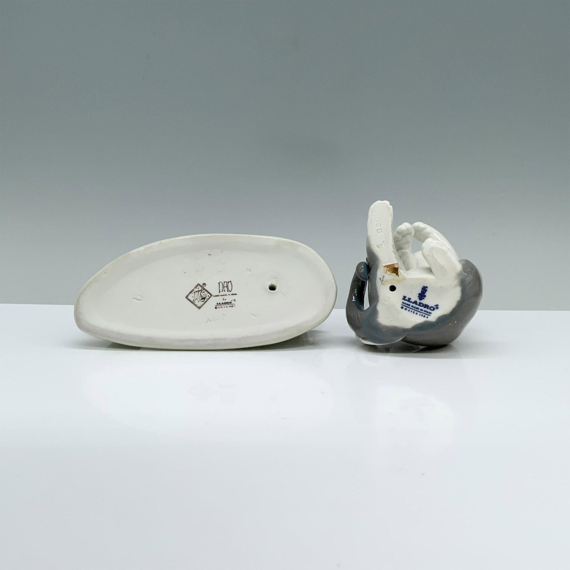 2pc Lladro and Nao by Lladro Figurines, Cat and Mouse, Hen - Bild 3 aus 3