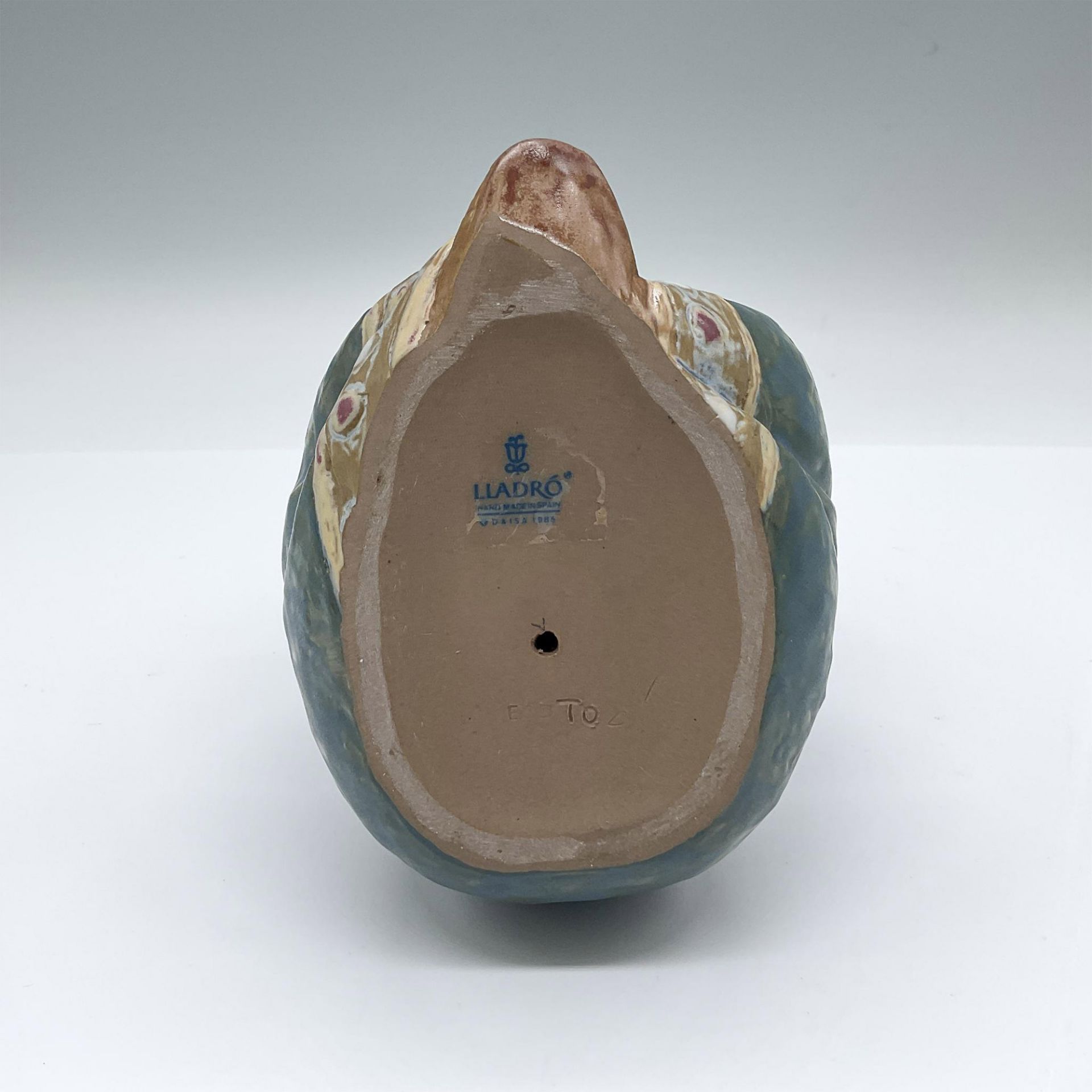 Lladro Porcelain Figurine, Pensive Eskimo Girl 1012158 - Image 4 of 4