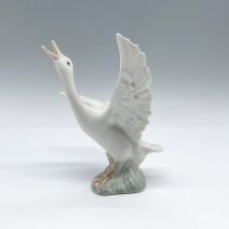 Lladro Porcelain Figurine, Duck Flying 1001264