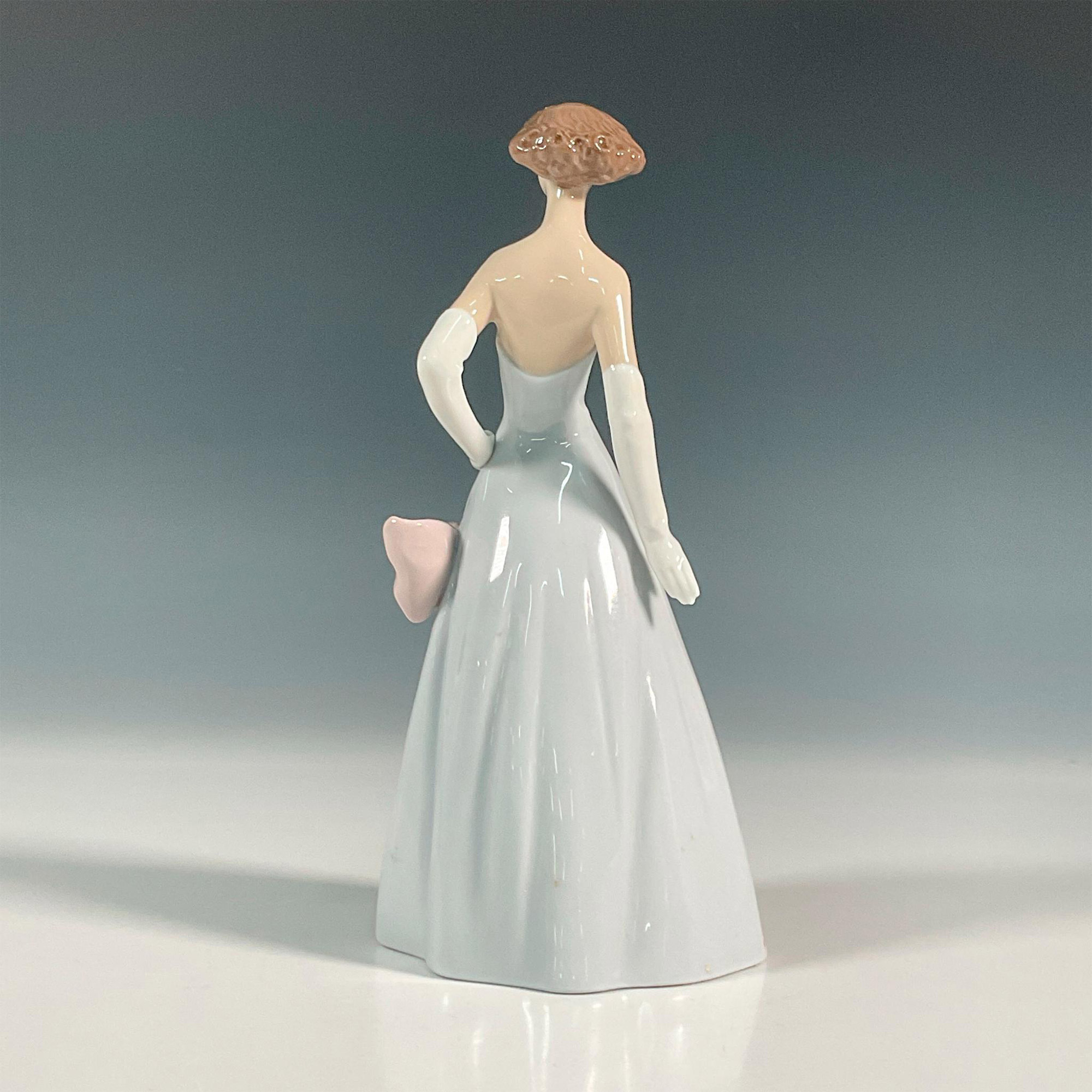On The Runway 1006595 - Lladro Porcelain Figurine - Image 3 of 5