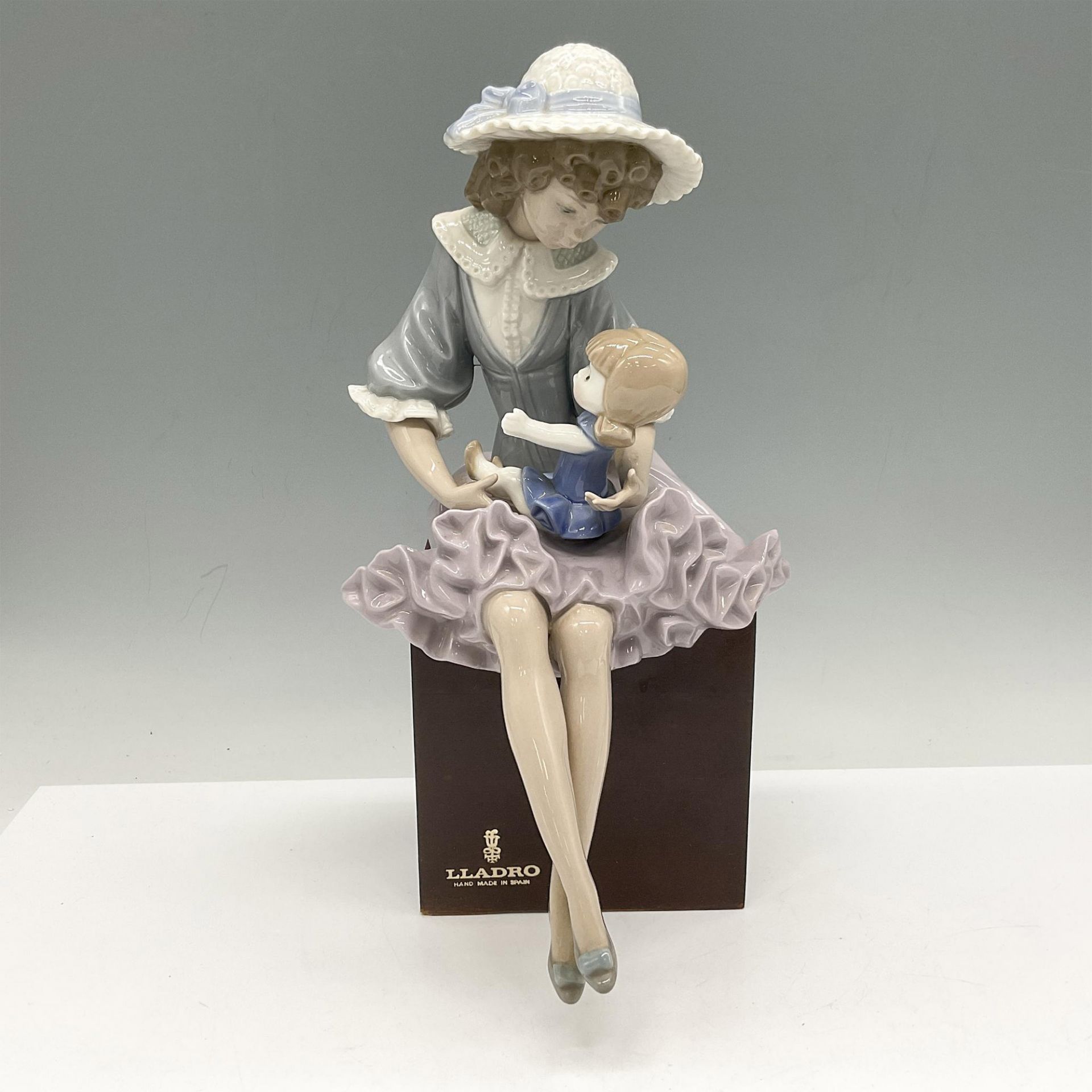 Lladro Porcelain Figurine, Debbie and Her Doll 1001379