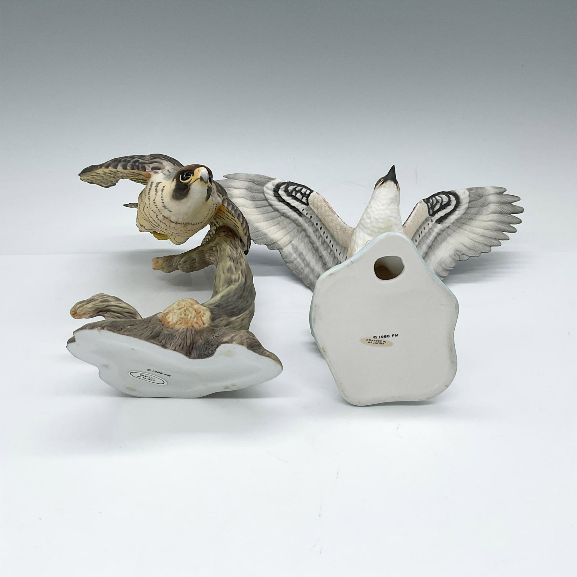 2pc Franklin Mint Figurines Noble Birds of Prey, Hawks - Image 3 of 3