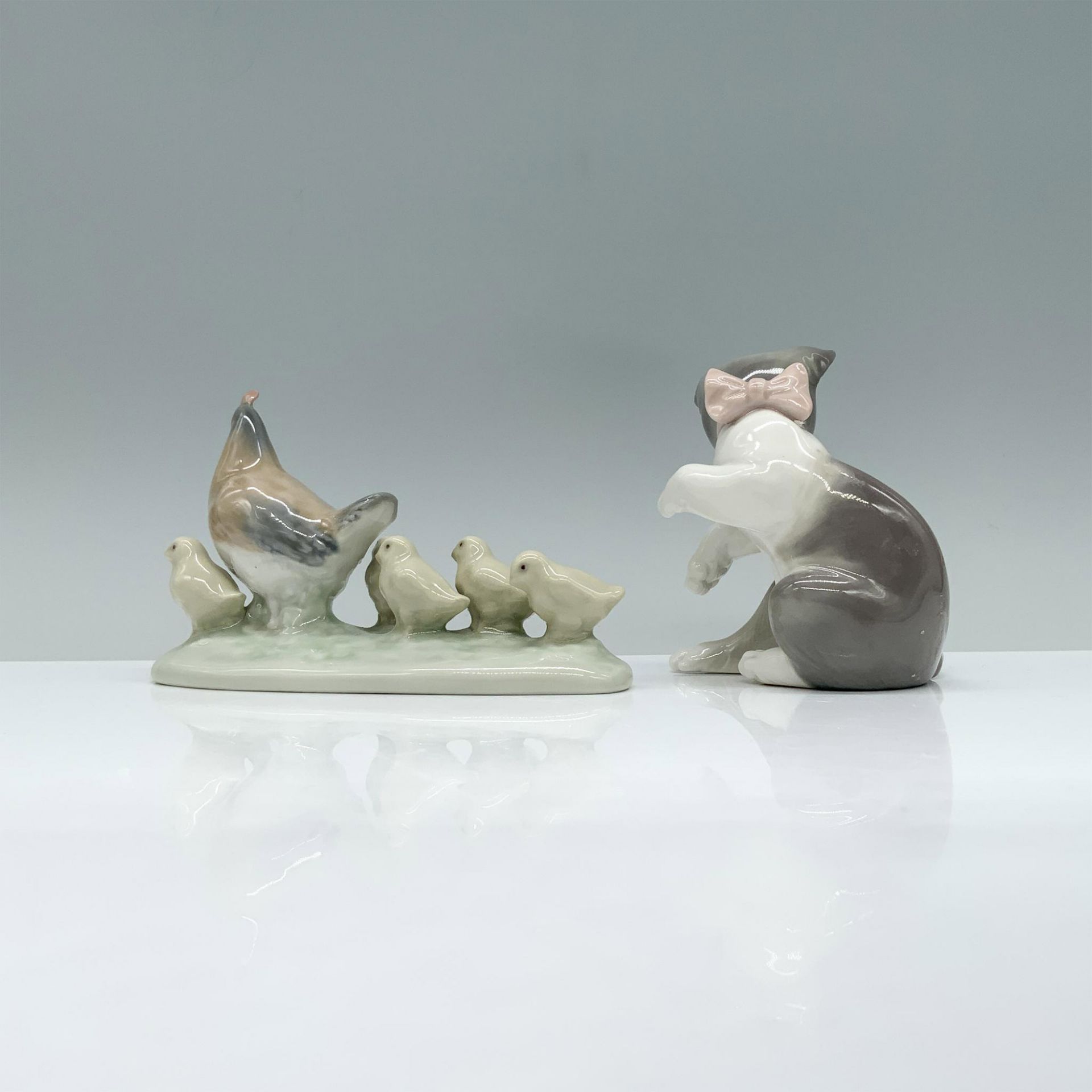 2pc Lladro and Nao by Lladro Figurines, Cat and Mouse, Hen - Bild 2 aus 3