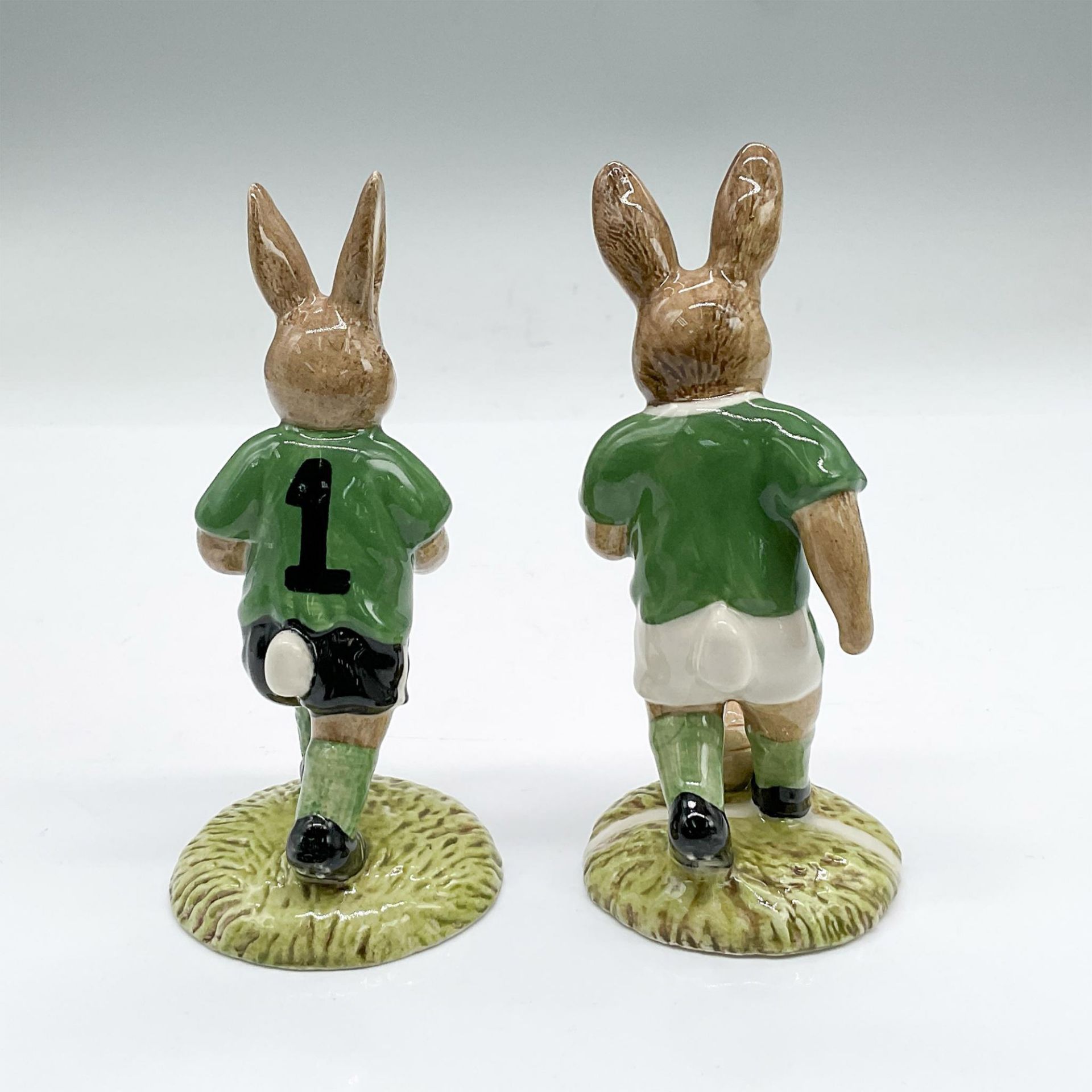 2pc Royal Doulton Bunnykins Figurines, Footballers - Bild 3 aus 4