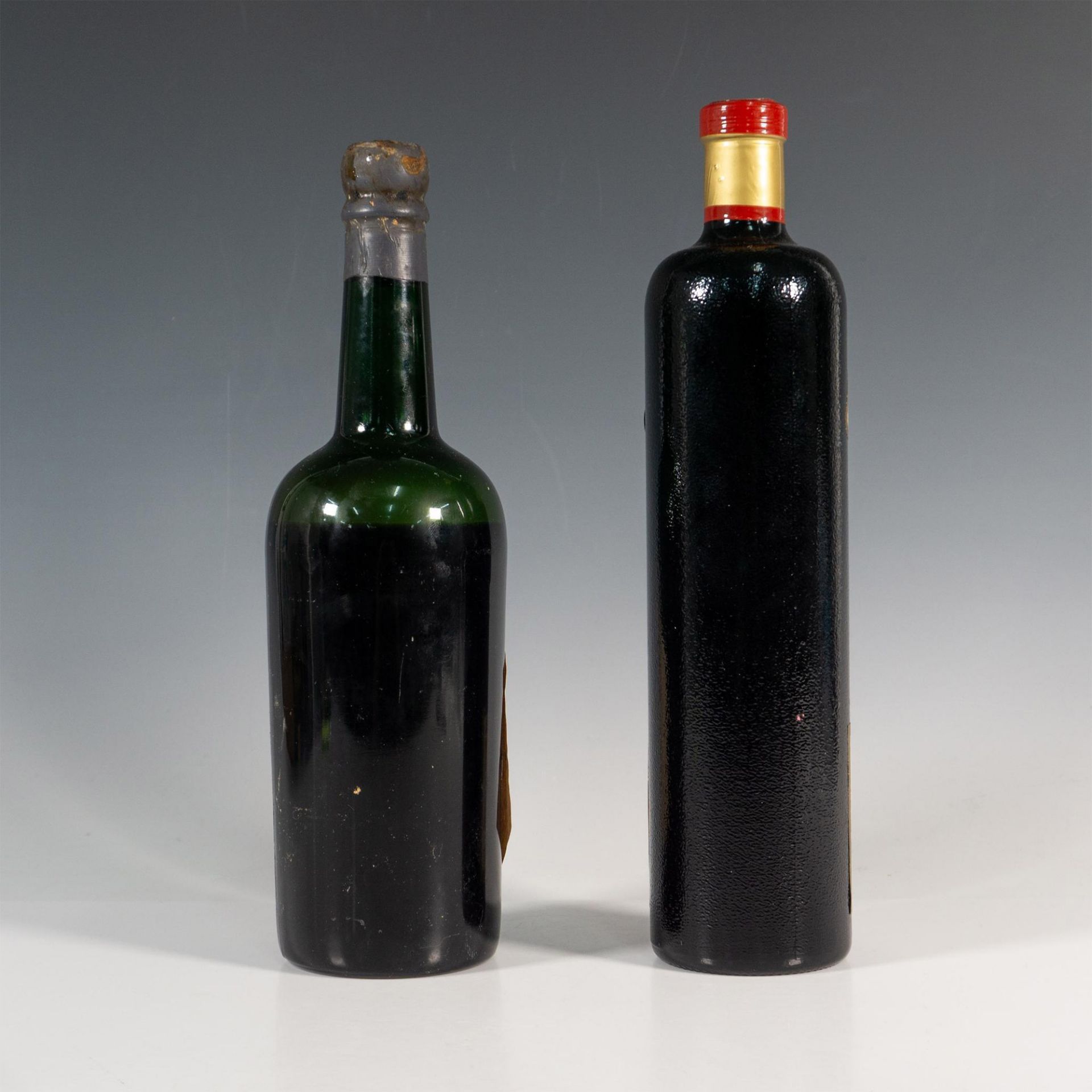 2pc Sealed Black Tower Wine and Harvey's Bristol Cream - Bild 2 aus 3